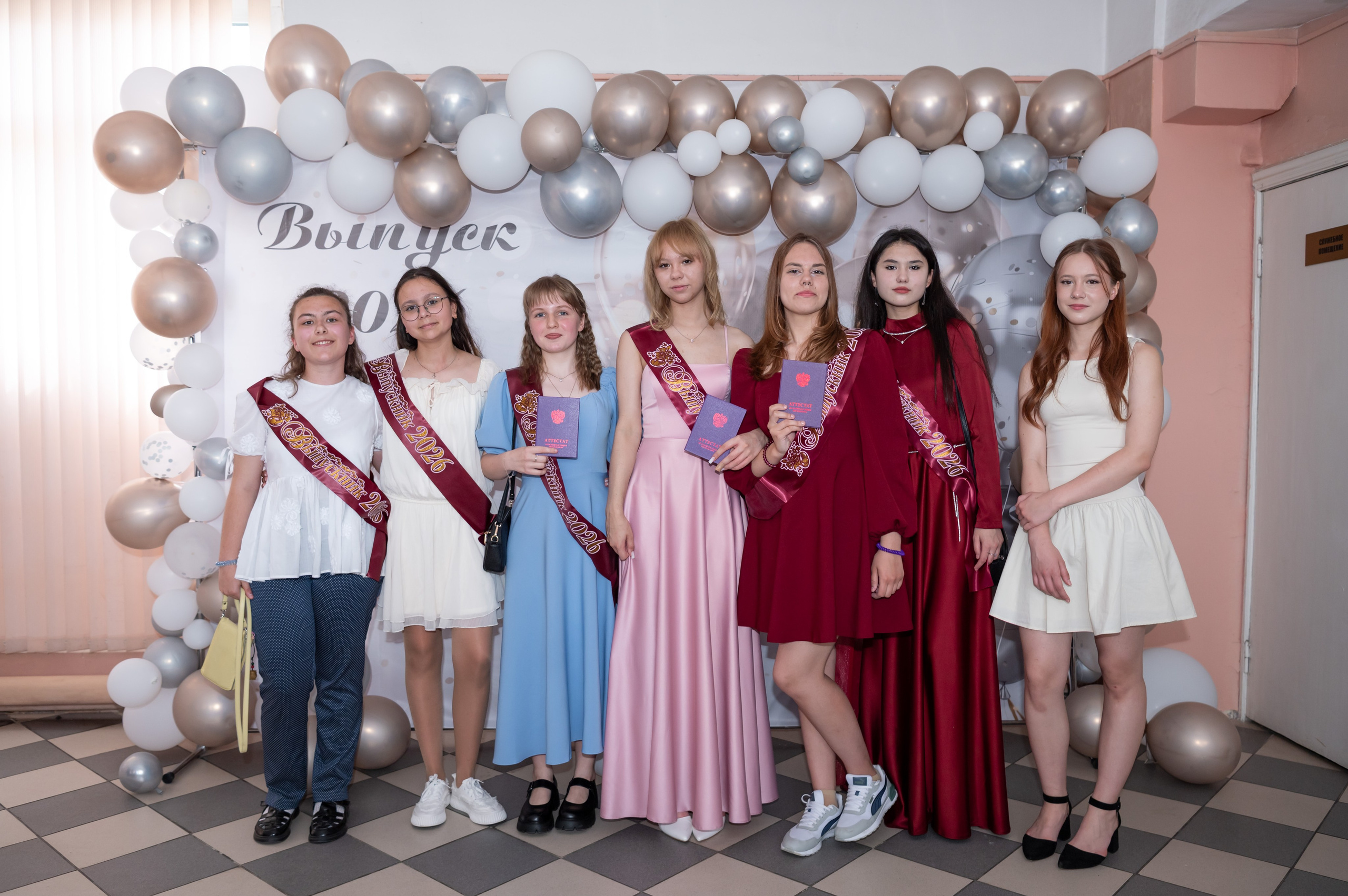 Выпускной 9 класс. Гимназия № 13 г. Долгопрудный. Детский и семейный фотограф г. Москва Оксана Катаджи ☘
