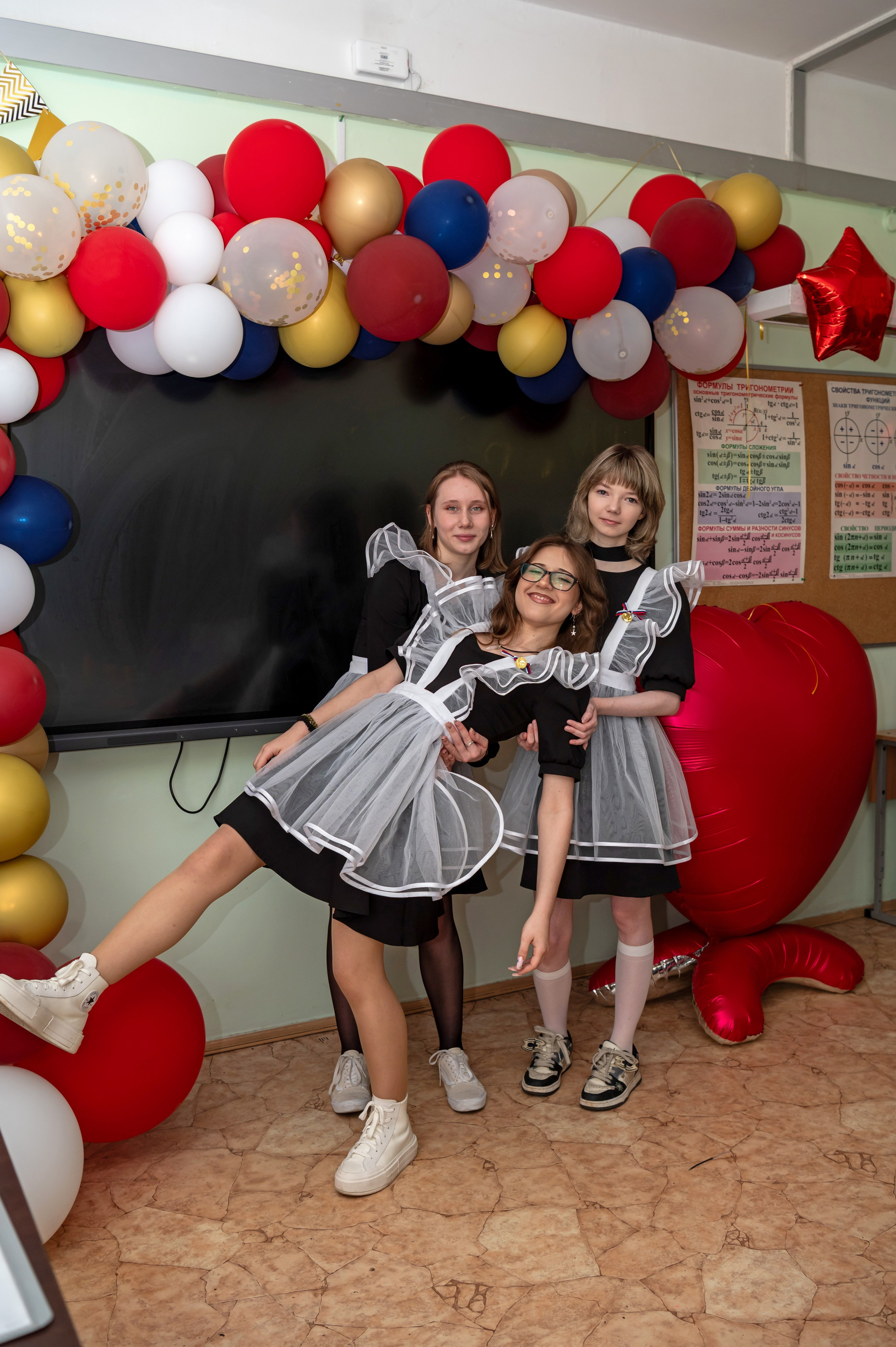 Школа № 760 имени А. П. Маресьева, Выпускной 11 класс. 2026 г. Детский и семейный фотограф г. Москва Оксана Катаджи ☘
