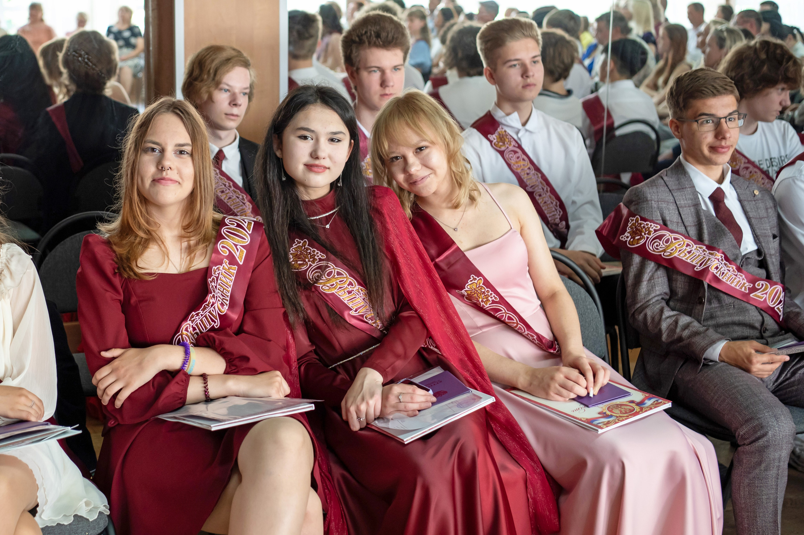 Выпускной 9 класс. Гимназия № 13 г. Долгопрудный. Детский и семейный фотограф г. Москва Оксана Катаджи ☘