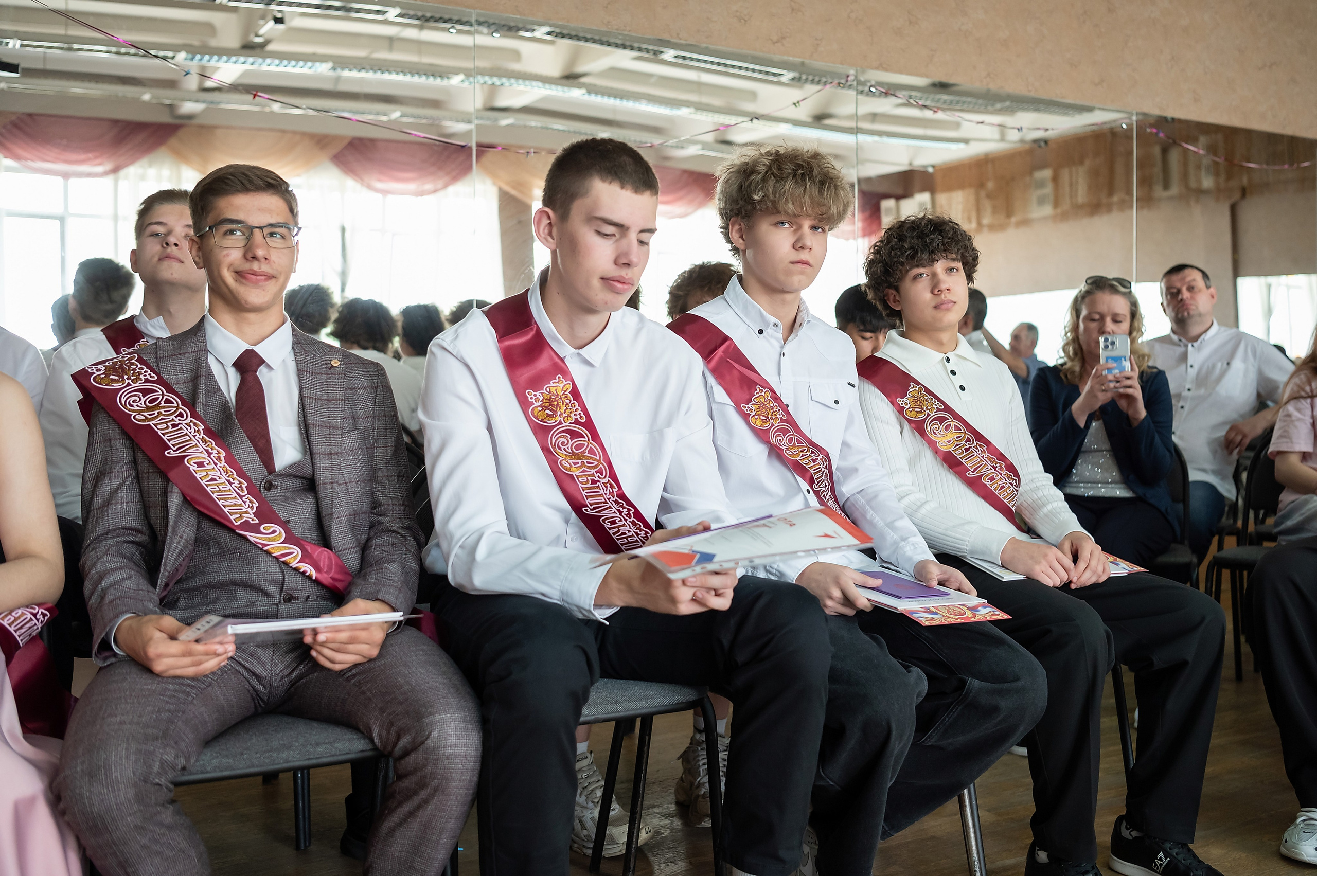 Выпускной 9 класс. Гимназия № 13 г. Долгопрудный. Детский и семейный фотограф г. Москва Оксана Катаджи ☘