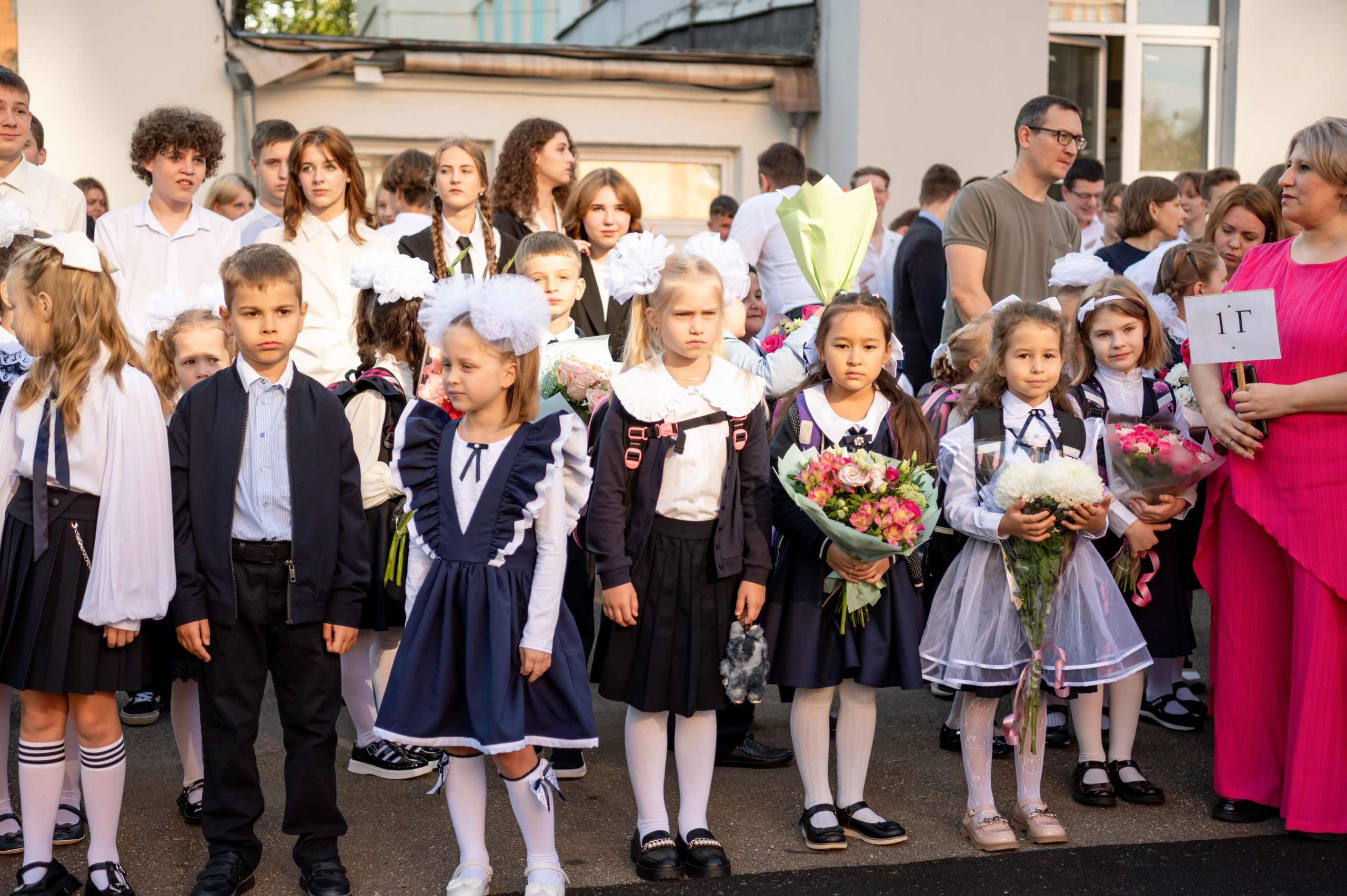 1 сентября. Линейка. Школа 2097. Детский и семейный фотограф г. Москва Оксана Катаджи ☘