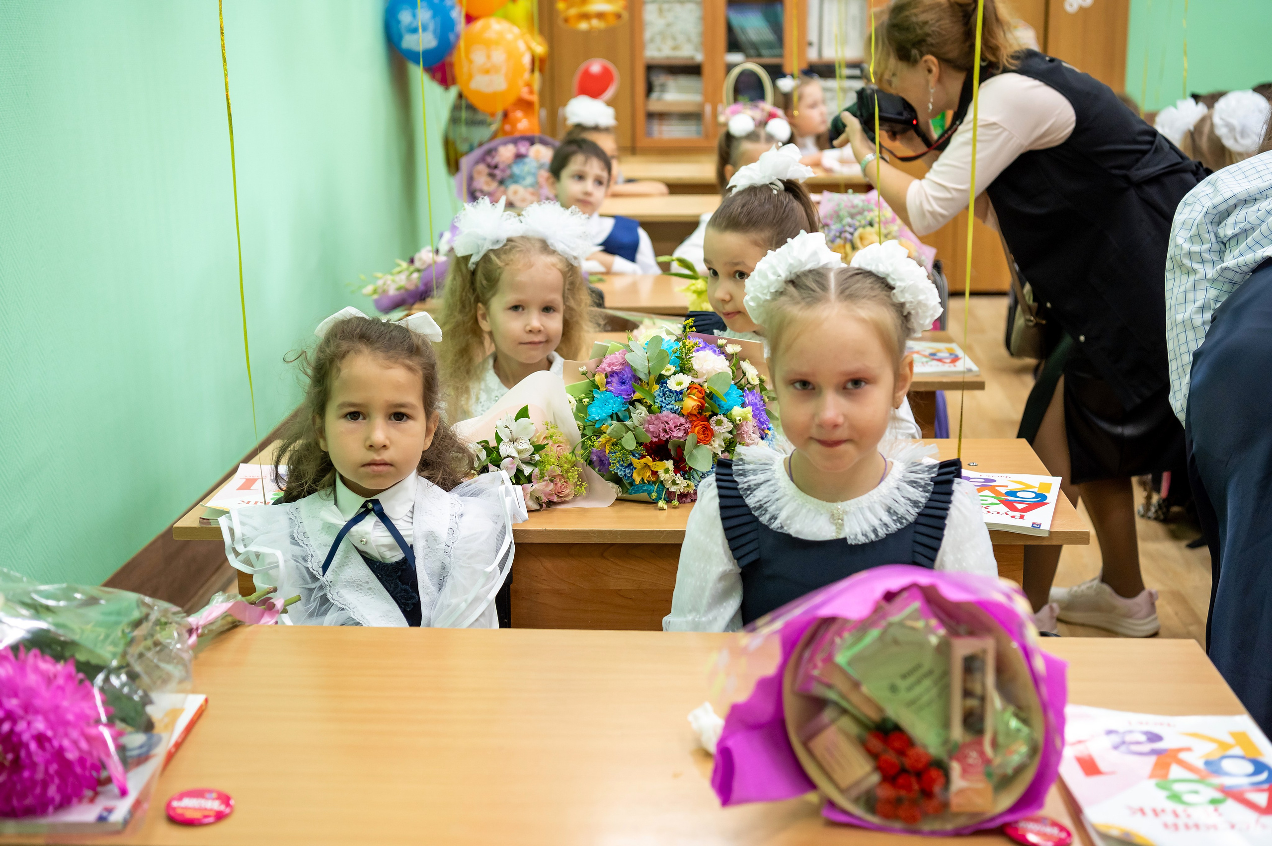 1 сентября. Линейка. Школа 2097. Детский и семейный фотограф г. Москва Оксана Катаджи ☘