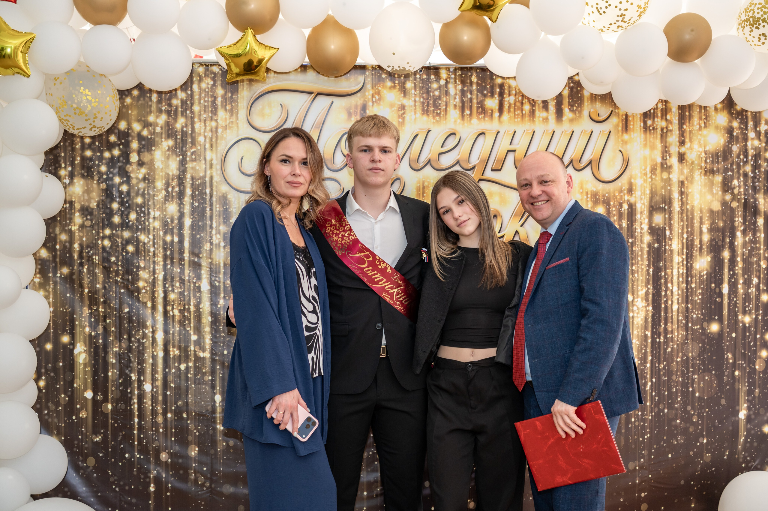 Школа № 760 имени А. П. Маресьева, Выпускной 11 класс. 2026 г. Детский и семейный фотограф г. Москва Оксана Катаджи ☘