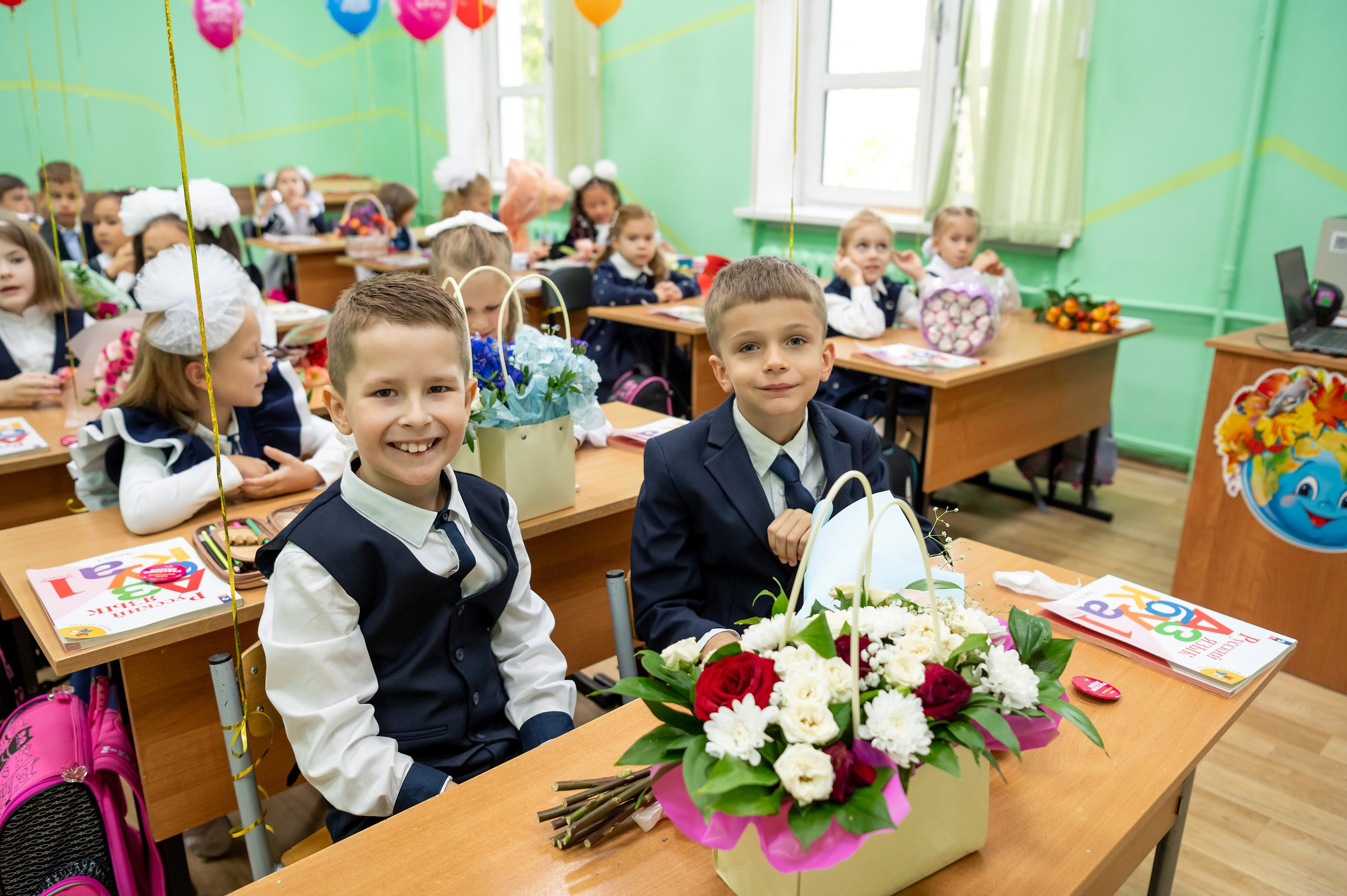 1 сентября. Линейка. Школа 2097. Детский и семейный фотограф г. Москва Оксана Катаджи ☘
