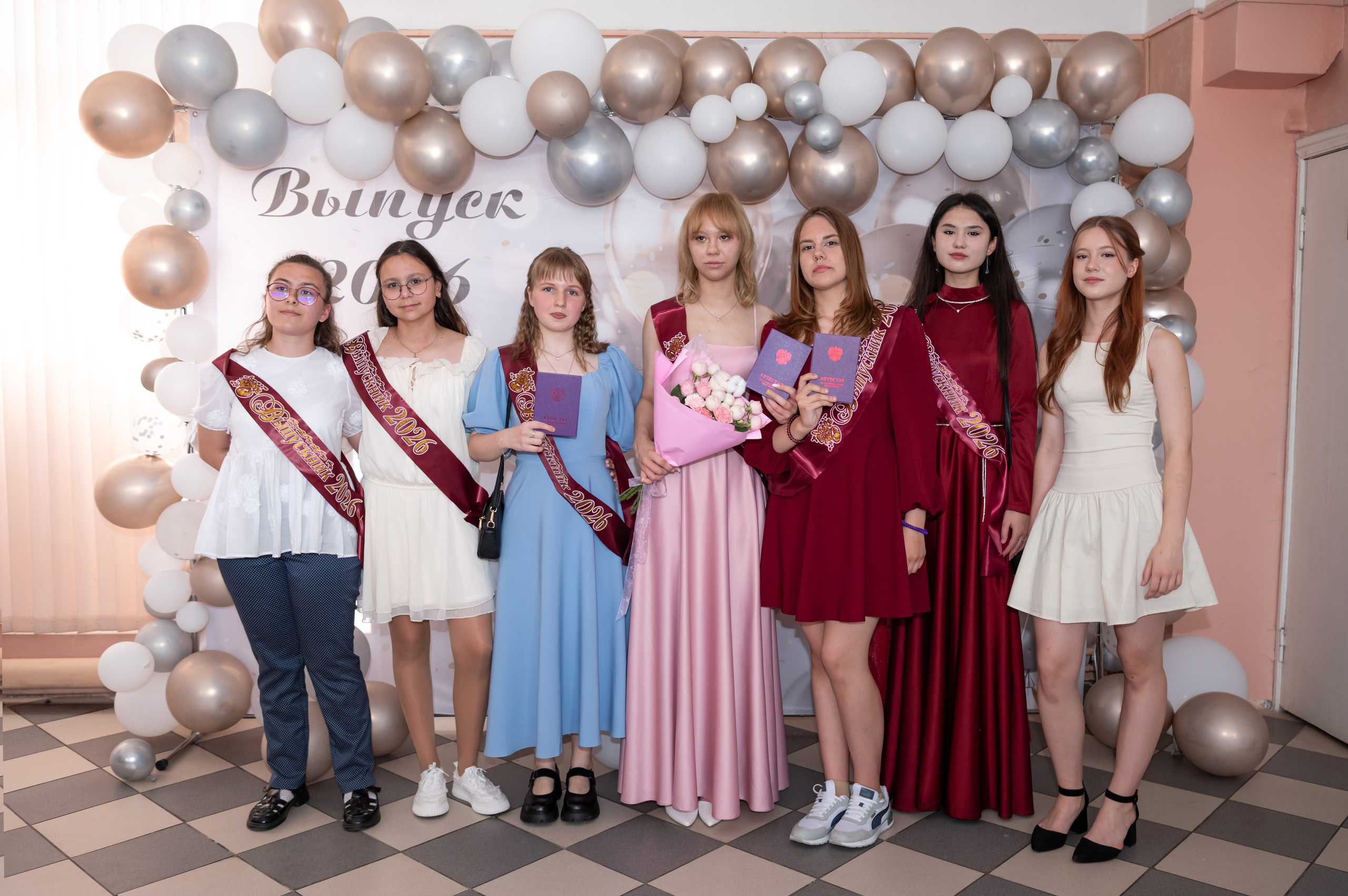 Выпускной 9 класс. Гимназия № 13 г. Долгопрудный. Детский и семейный фотограф г. Москва Оксана Катаджи ☘