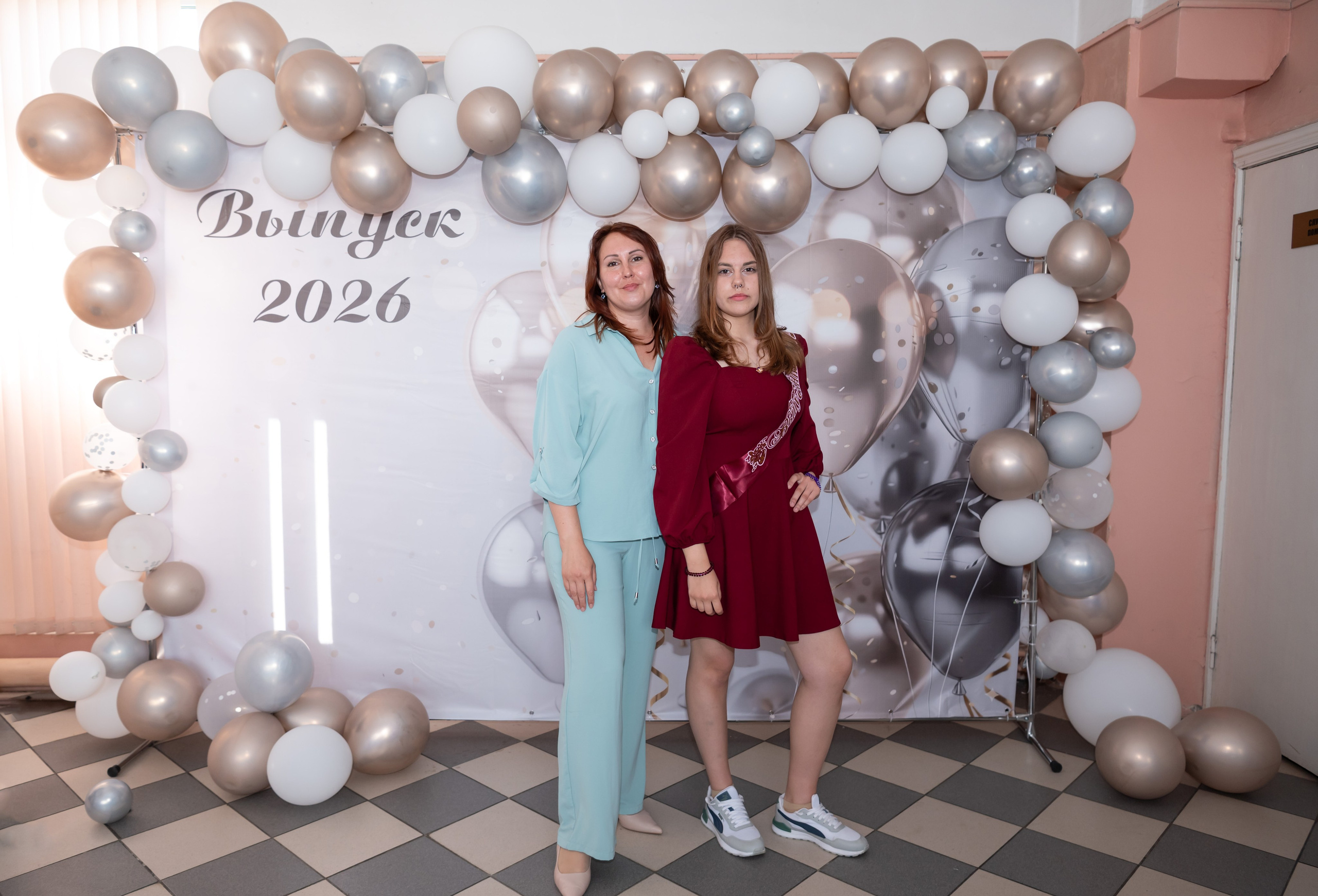 Выпускной 9 класс. Гимназия № 13 г. Долгопрудный. Детский и семейный фотограф г. Москва Оксана Катаджи ☘