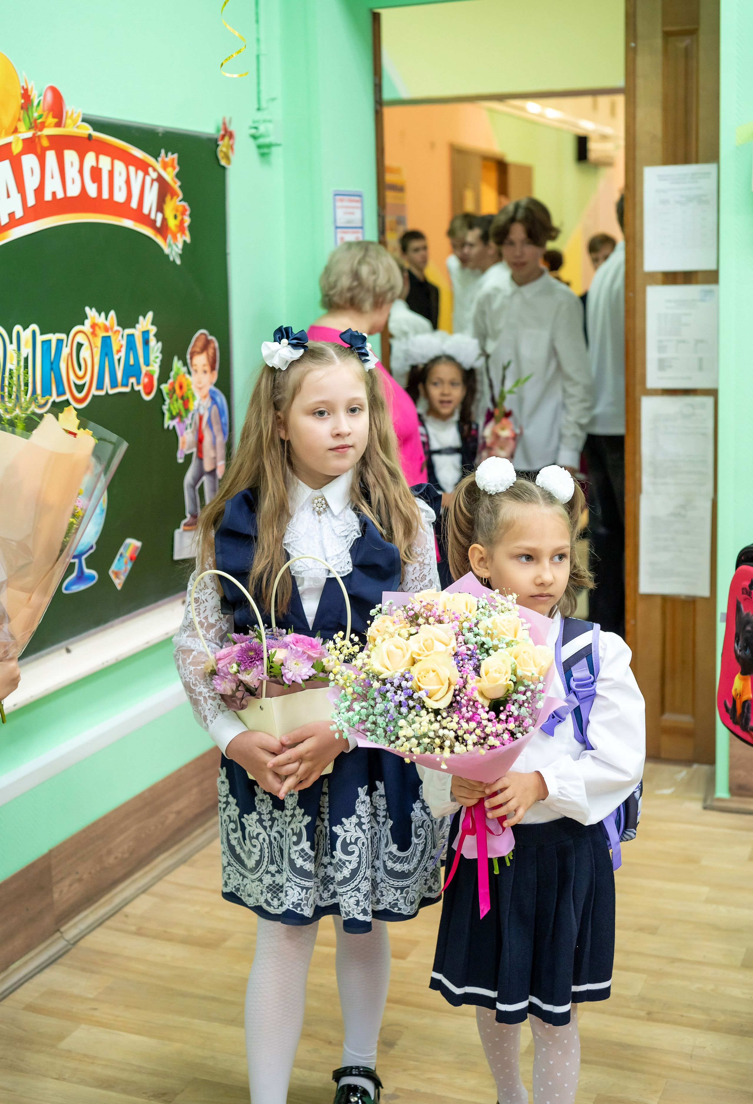 1 сентября. Линейка. Школа 2097. Детский и семейный фотограф г. Москва Оксана Катаджи ☘