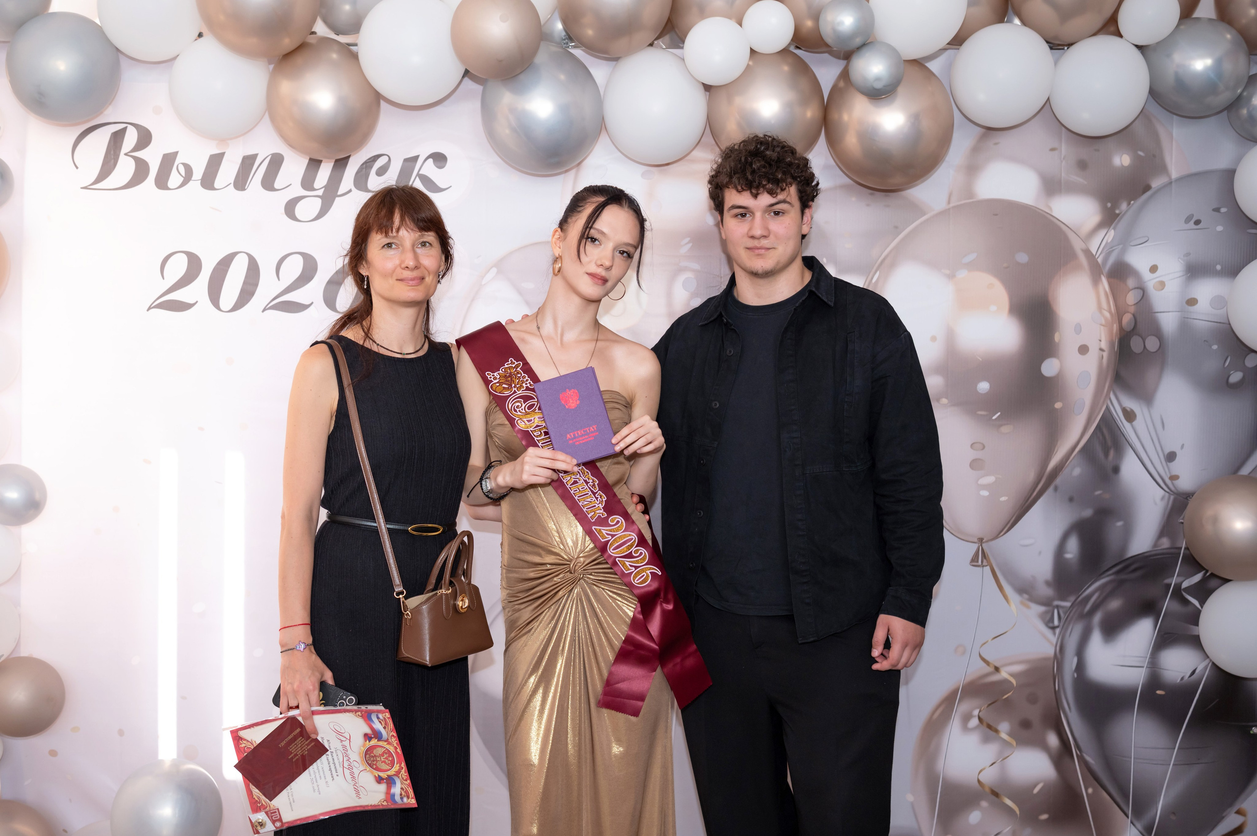 Выпускной 9 класс. Гимназия № 13 г. Долгопрудный. Детский и семейный фотограф г. Москва Оксана Катаджи ☘