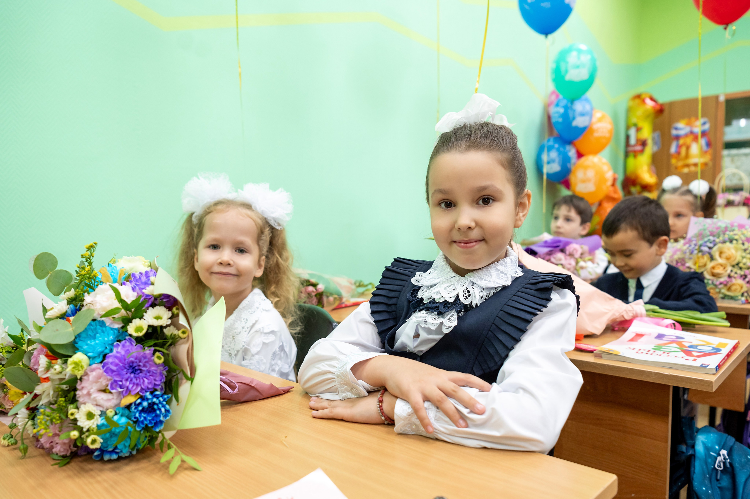1 сентября. Линейка. Школа 2097. Детский и семейный фотограф г. Москва Оксана Катаджи ☘