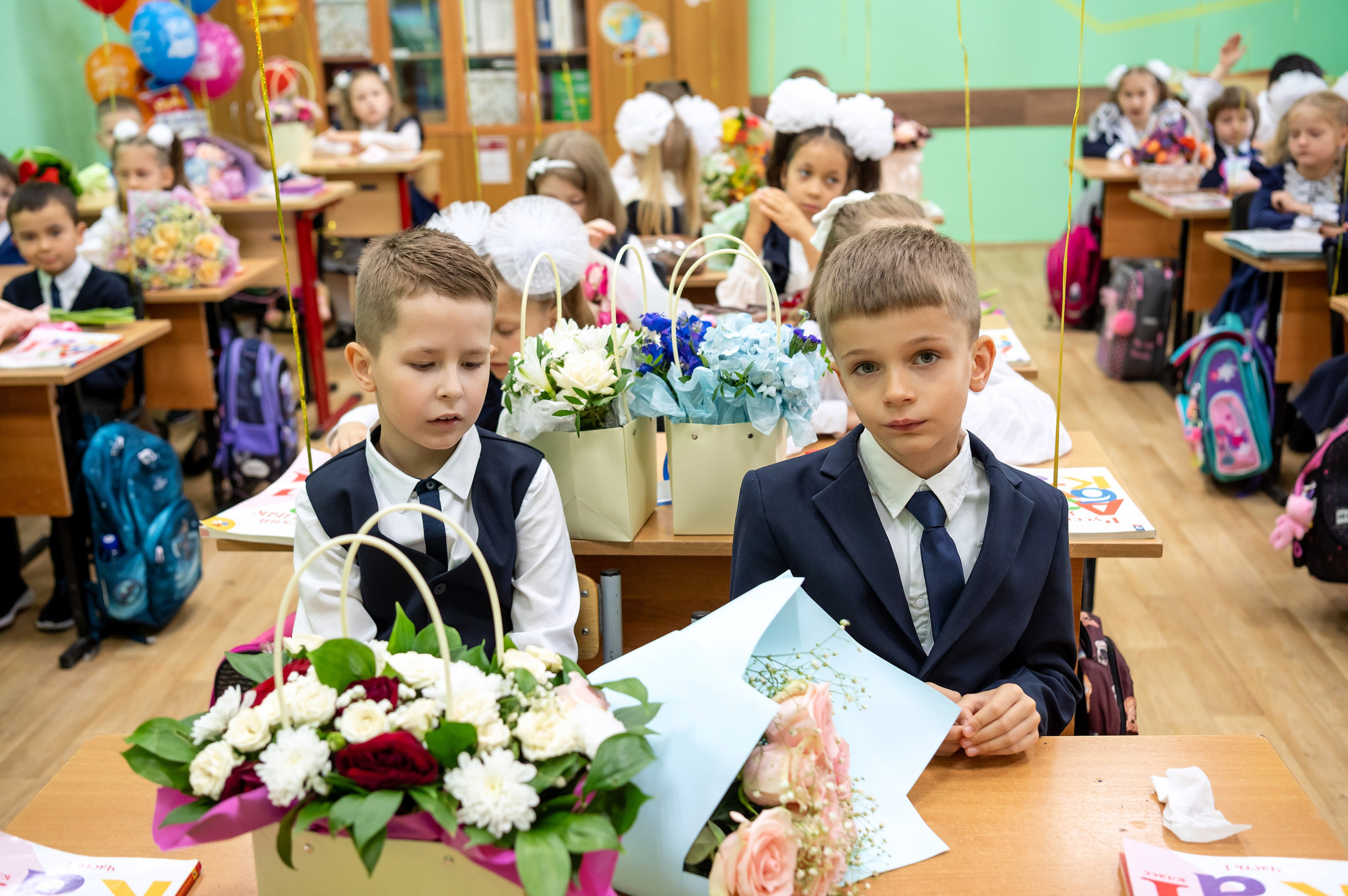 1 сентября. Линейка. Школа 2097. Детский и семейный фотограф г. Москва Оксана Катаджи ☘