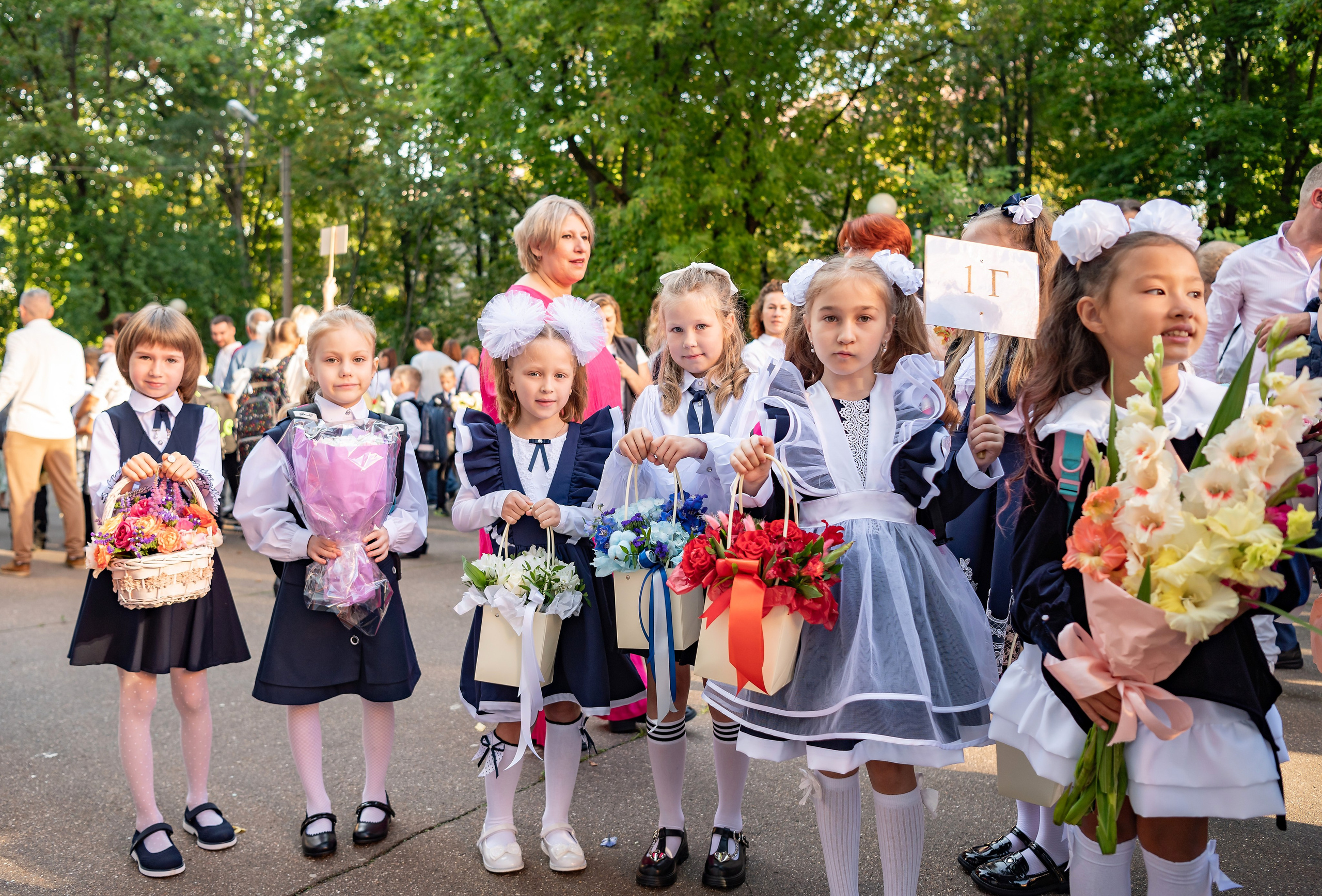 1 сентября. Линейка. Школа 2097. Детский и семейный фотограф г. Москва Оксана Катаджи ☘