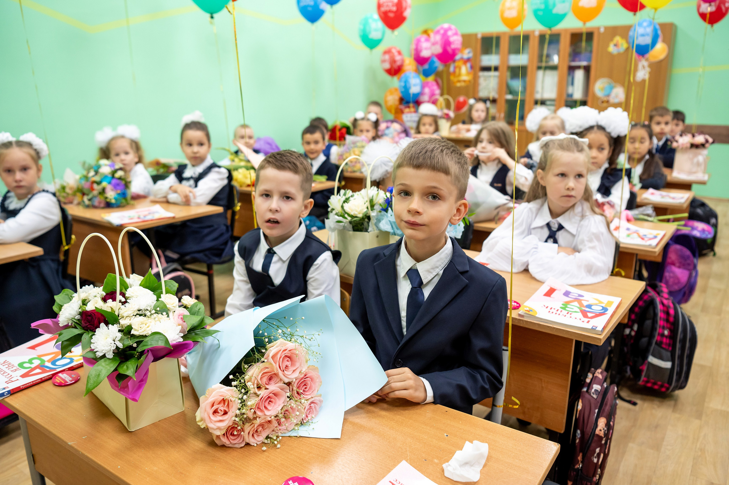 1 сентября. Линейка. Школа 2097. Детский и семейный фотограф г. Москва Оксана Катаджи ☘
