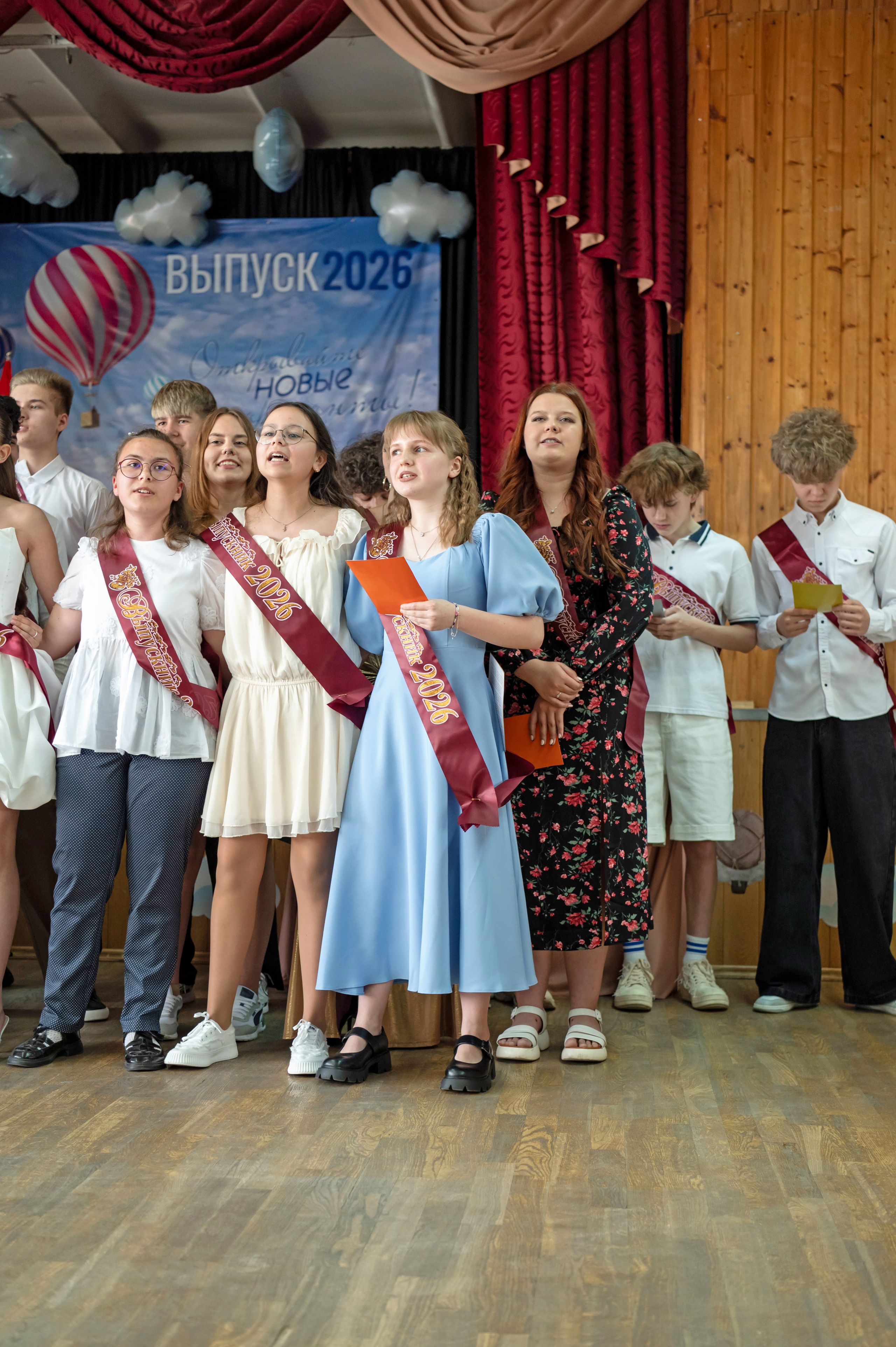 Выпускной 9 класс. Гимназия № 13 г. Долгопрудный. Детский и семейный фотограф г. Москва Оксана Катаджи ☘