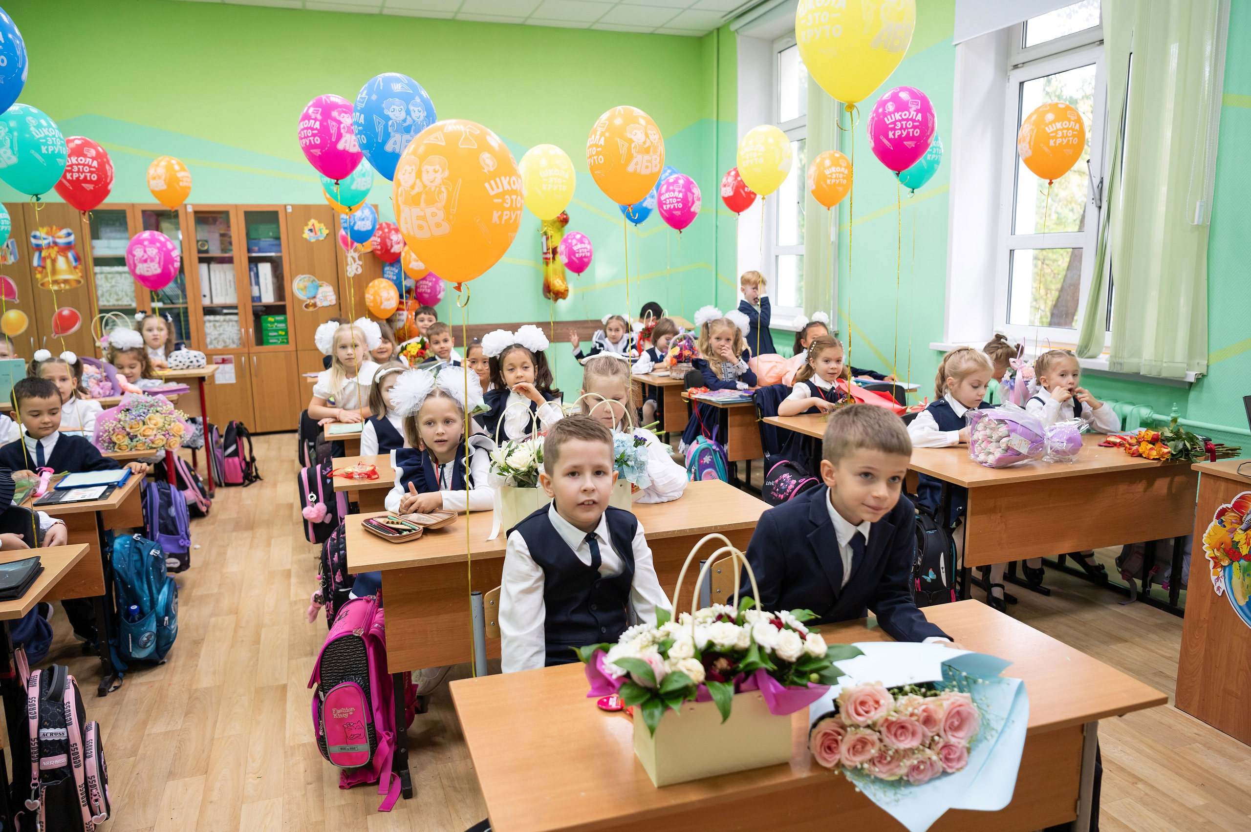 1 сентября. Линейка. Школа 2097. Детский и семейный фотограф г. Москва Оксана Катаджи ☘
