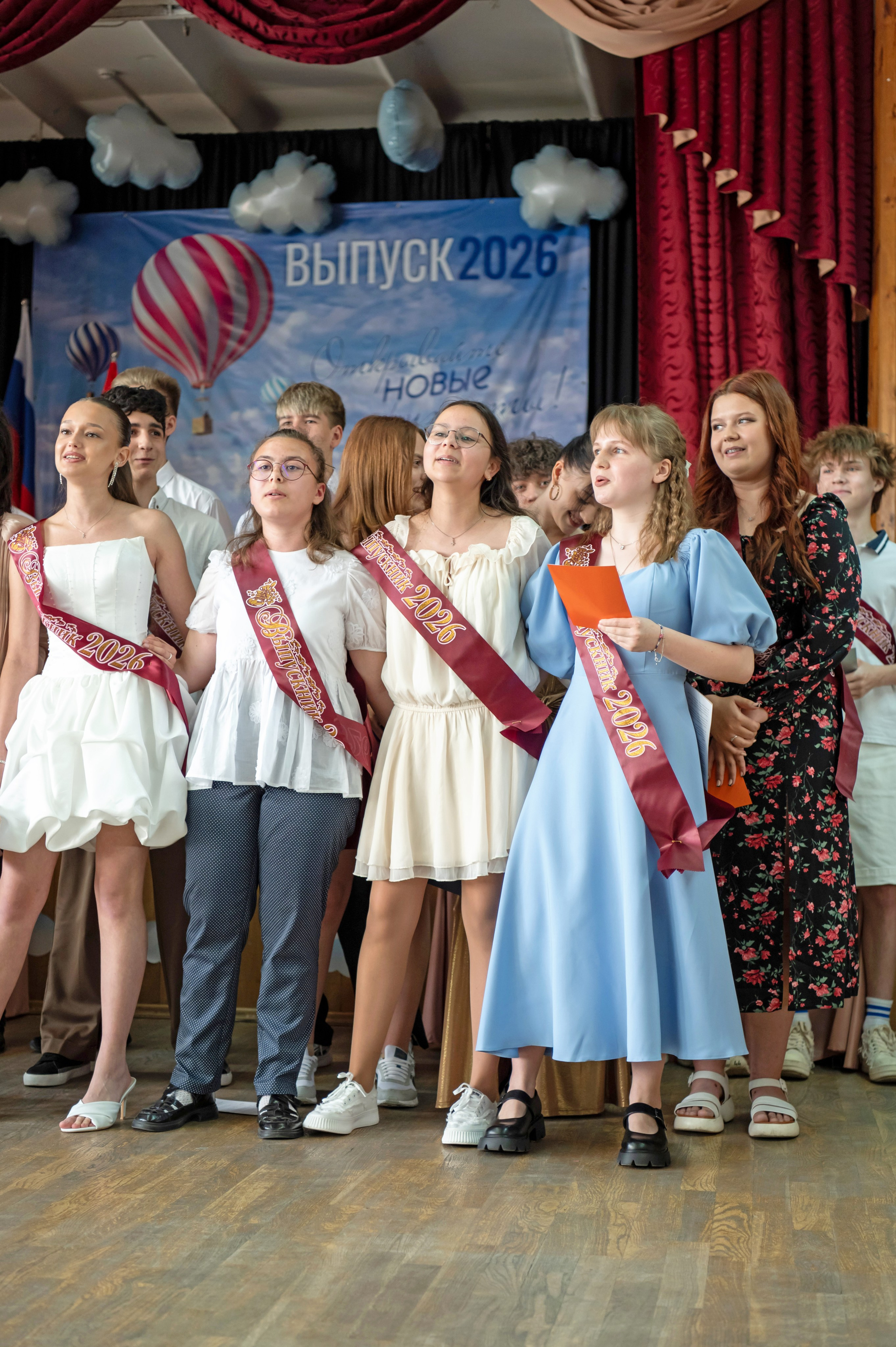 Выпускной 9 класс. Гимназия № 13 г. Долгопрудный. Детский и семейный фотограф г. Москва Оксана Катаджи ☘