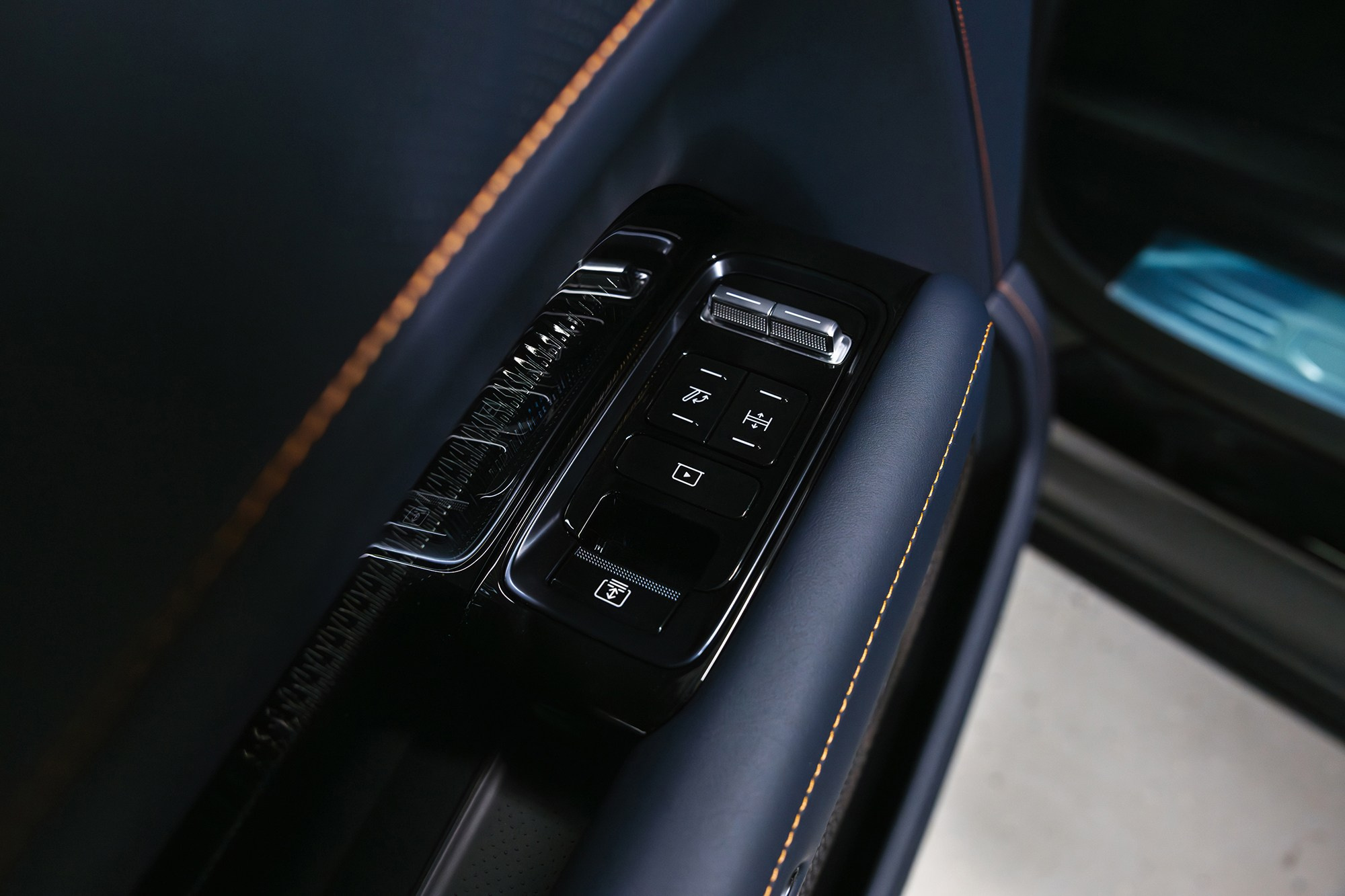 Zeekr 9X 2.0hyb 4WD AT (1401 л. с.) 2025 + фаркоп. Автосалон «Х-Авто»