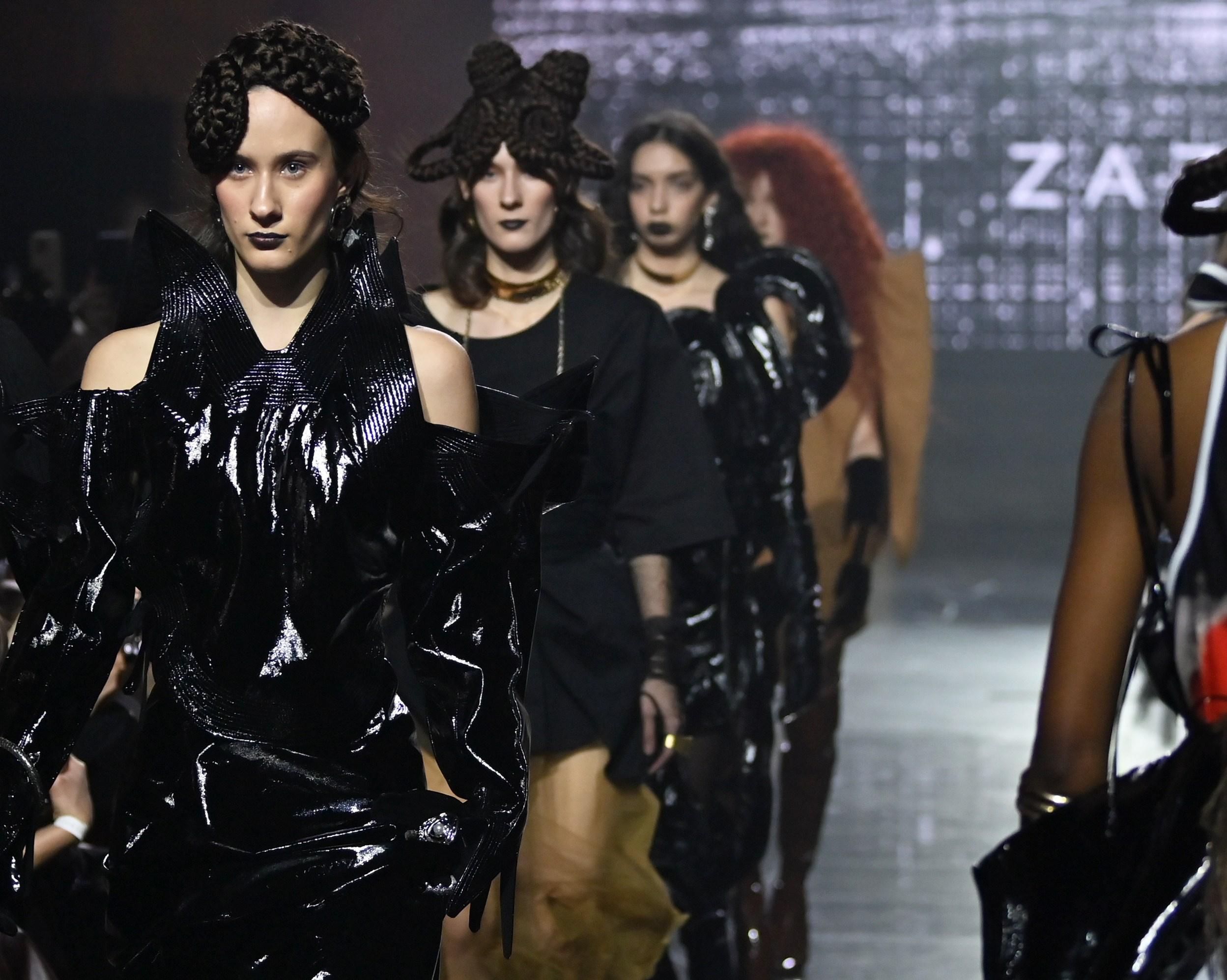 ART | FASHION | PODIUMS |SHOW