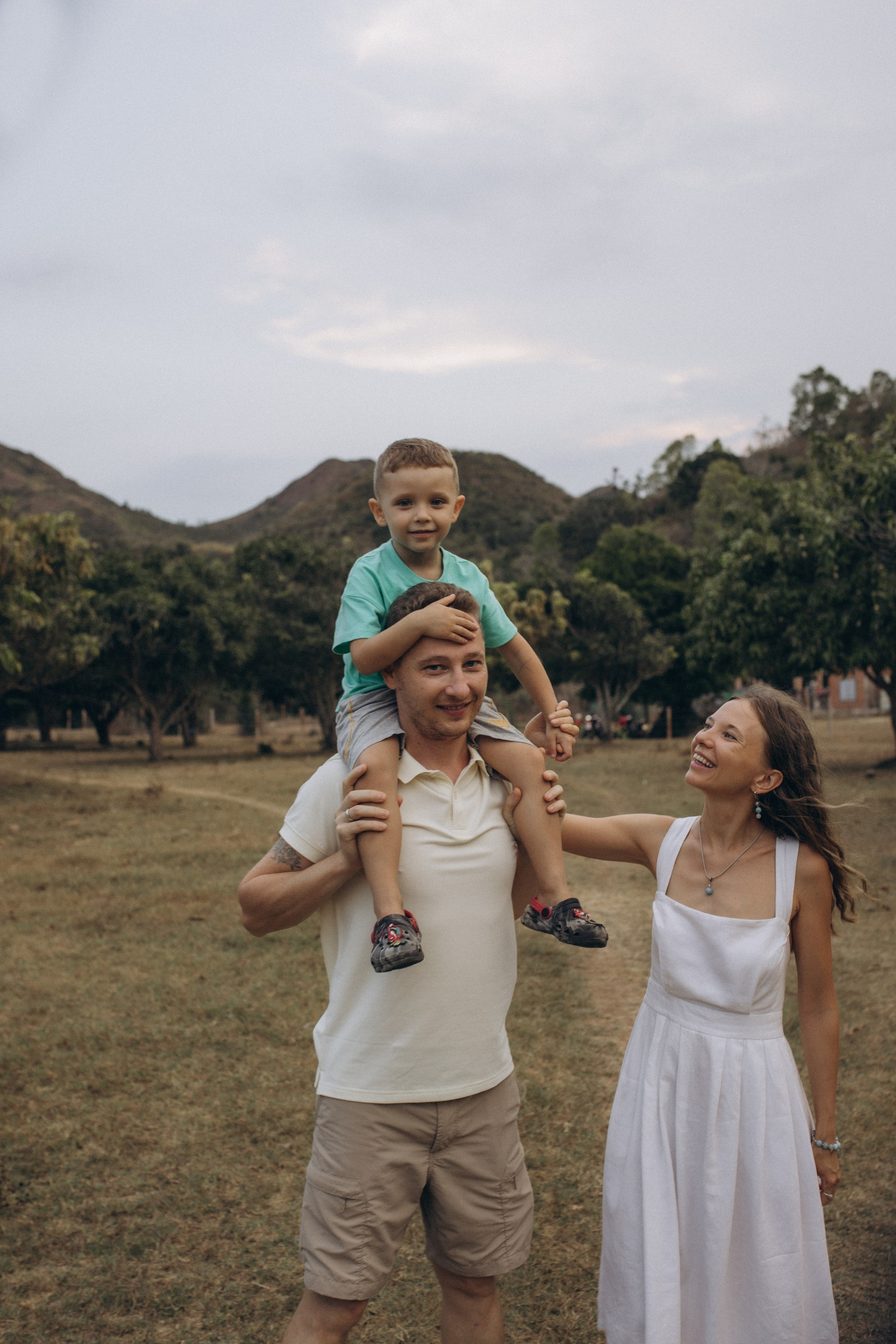 Семья Пискаревых в манго саду.Нячанг. Главная