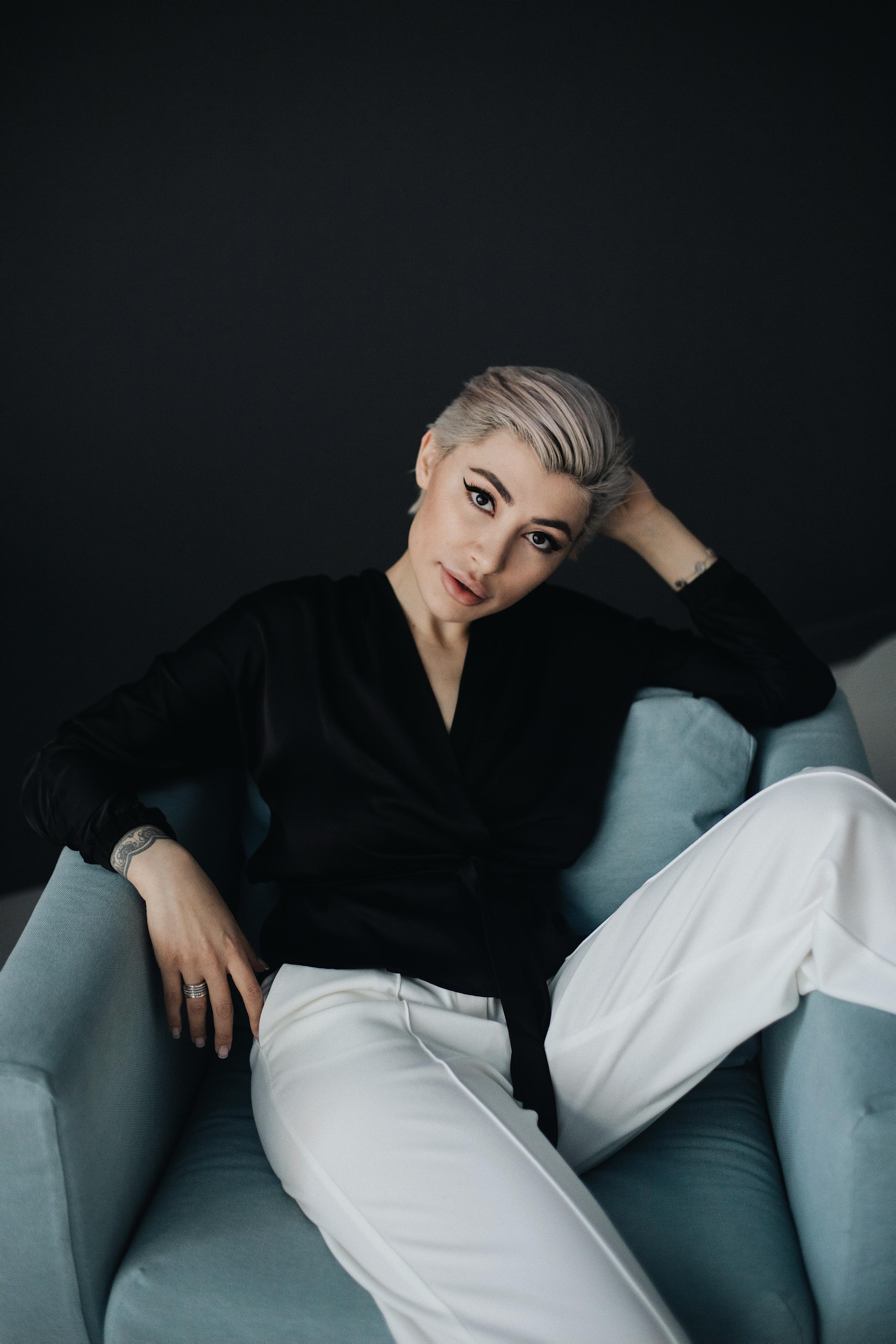 Тата Кальницкая, астролог, автор книги, владелица магазина и кофейни. Бренд-фотограф в Москве Наталья Семенова