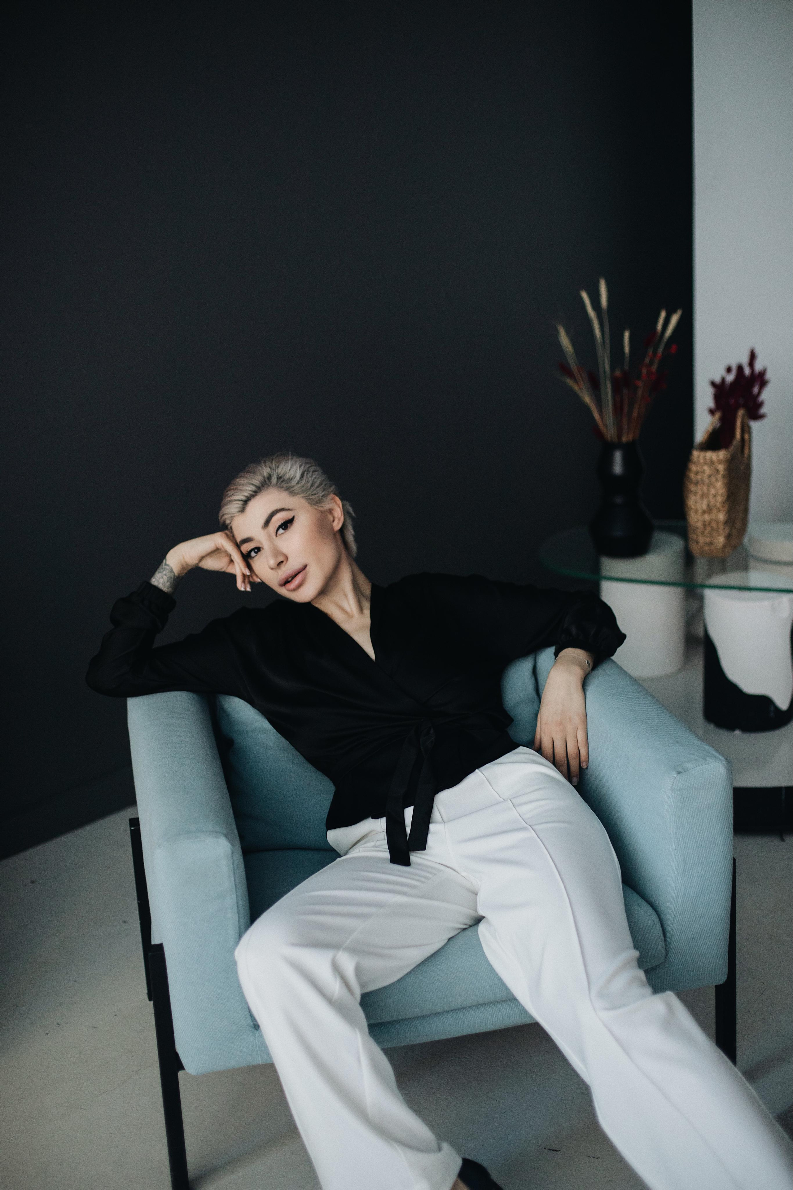 Тата Кальницкая, астролог, автор книги, владелица магазина и кофейни. Бренд-фотограф в Москве Наталья Семенова