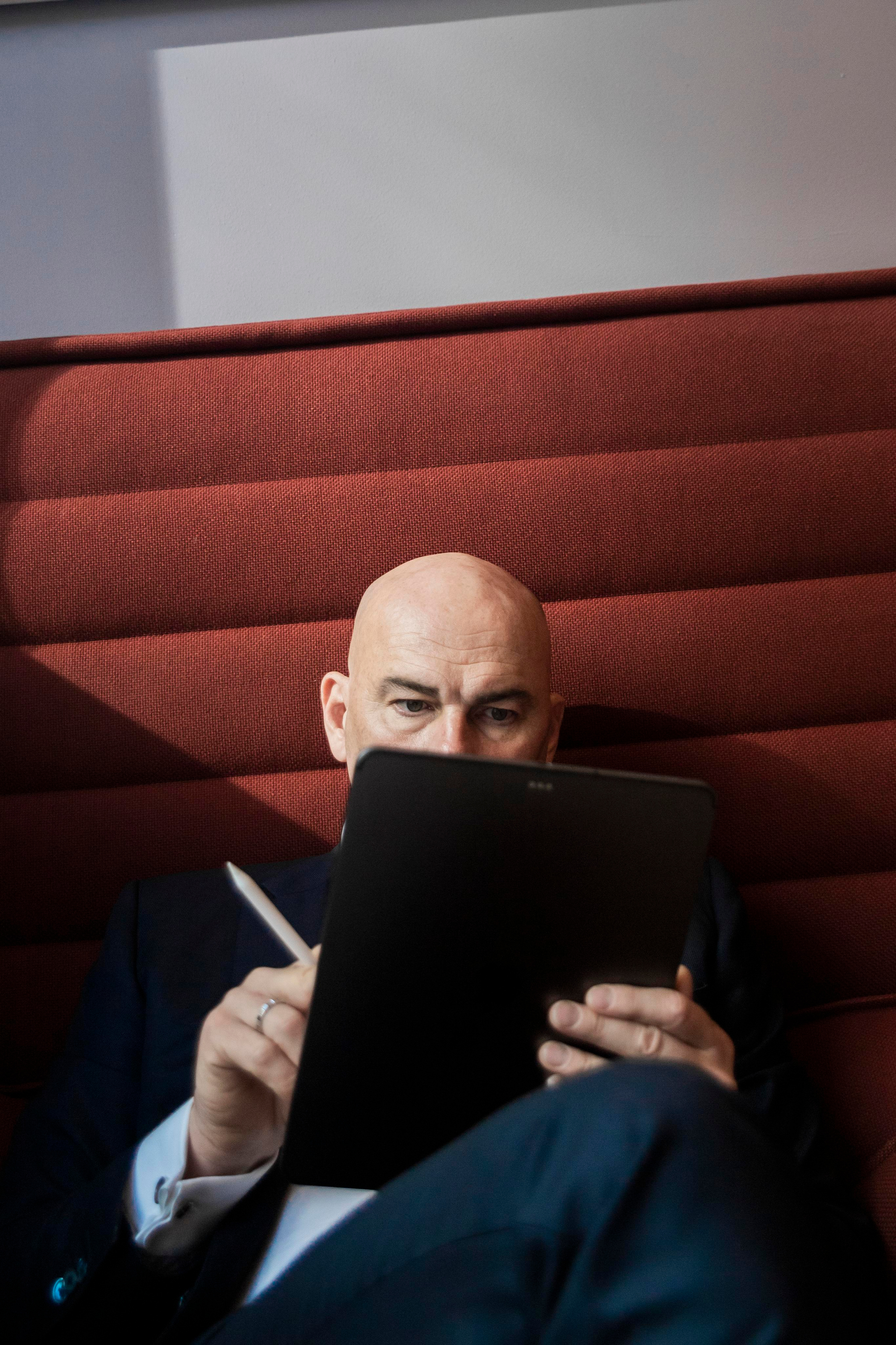 Радислав Гандапас, бизнес-тренер, спикер. Бренд-фотограф в Москве Наталья Семенова