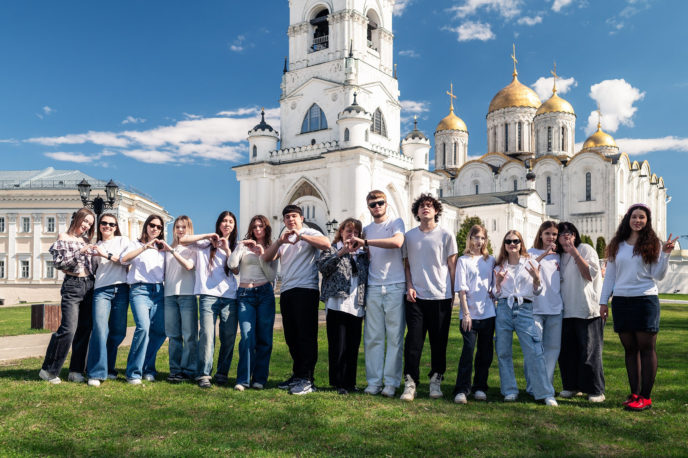 Школьный фотограф: выпускные альбомы для классов Владимира