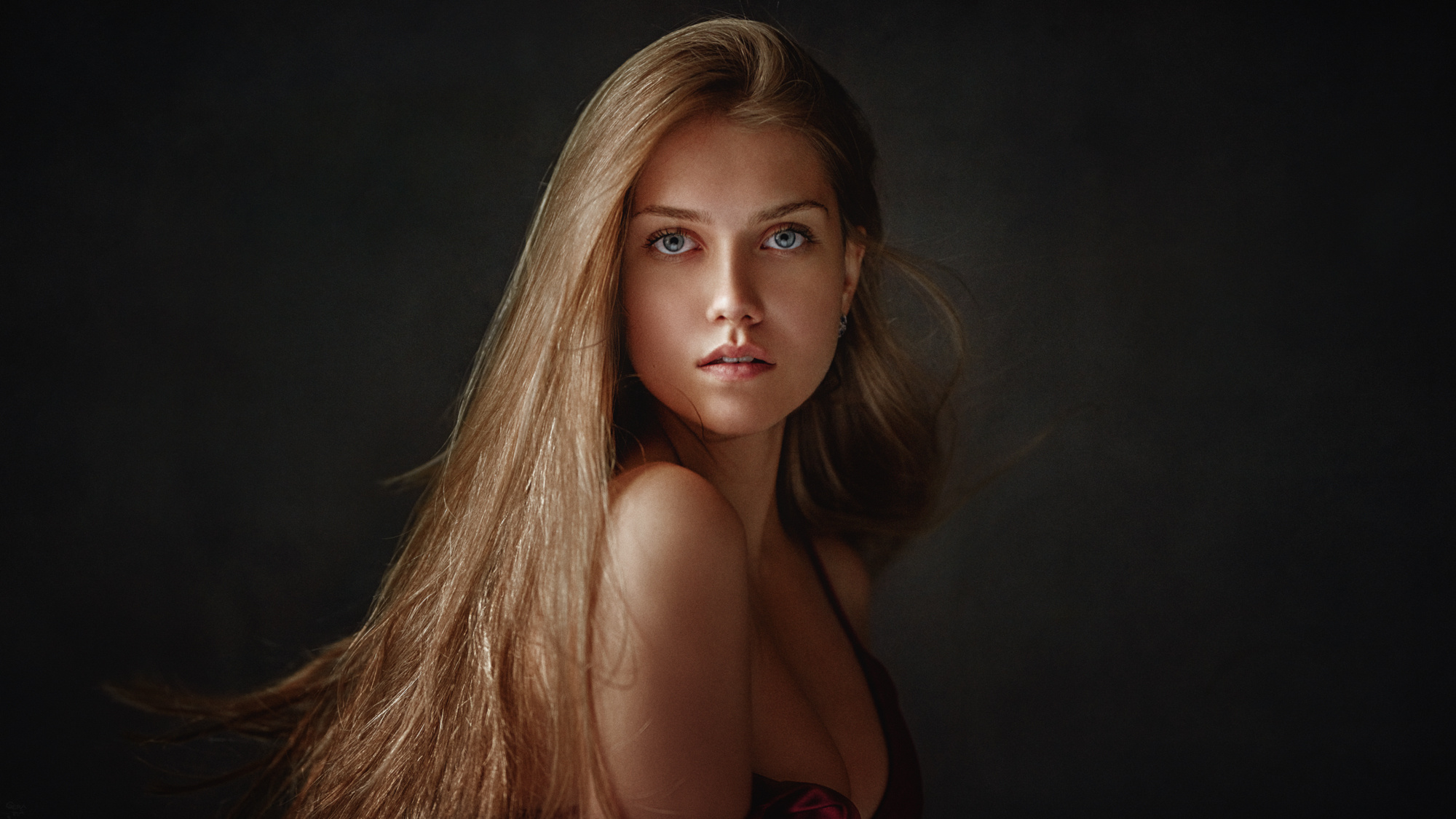 Indoor Portrait. Photographer Georgy Chernyadyev