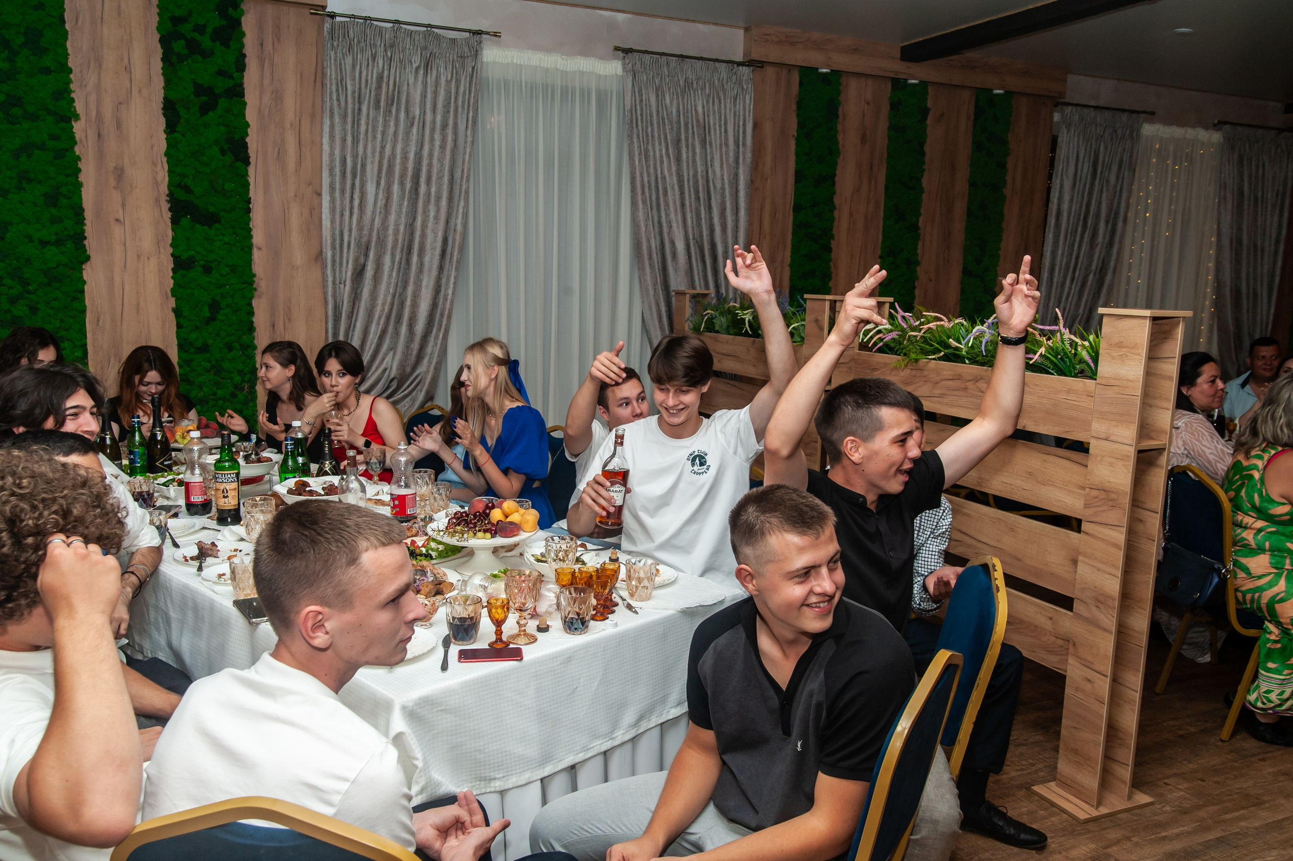 Выпускной МАОУ СОШ № 17 им. Эдуарда Есаяна. Свадебный и семейный фотограф Денис Лукьянов в Краснодаре, Краснодарском крае и Республике Крым