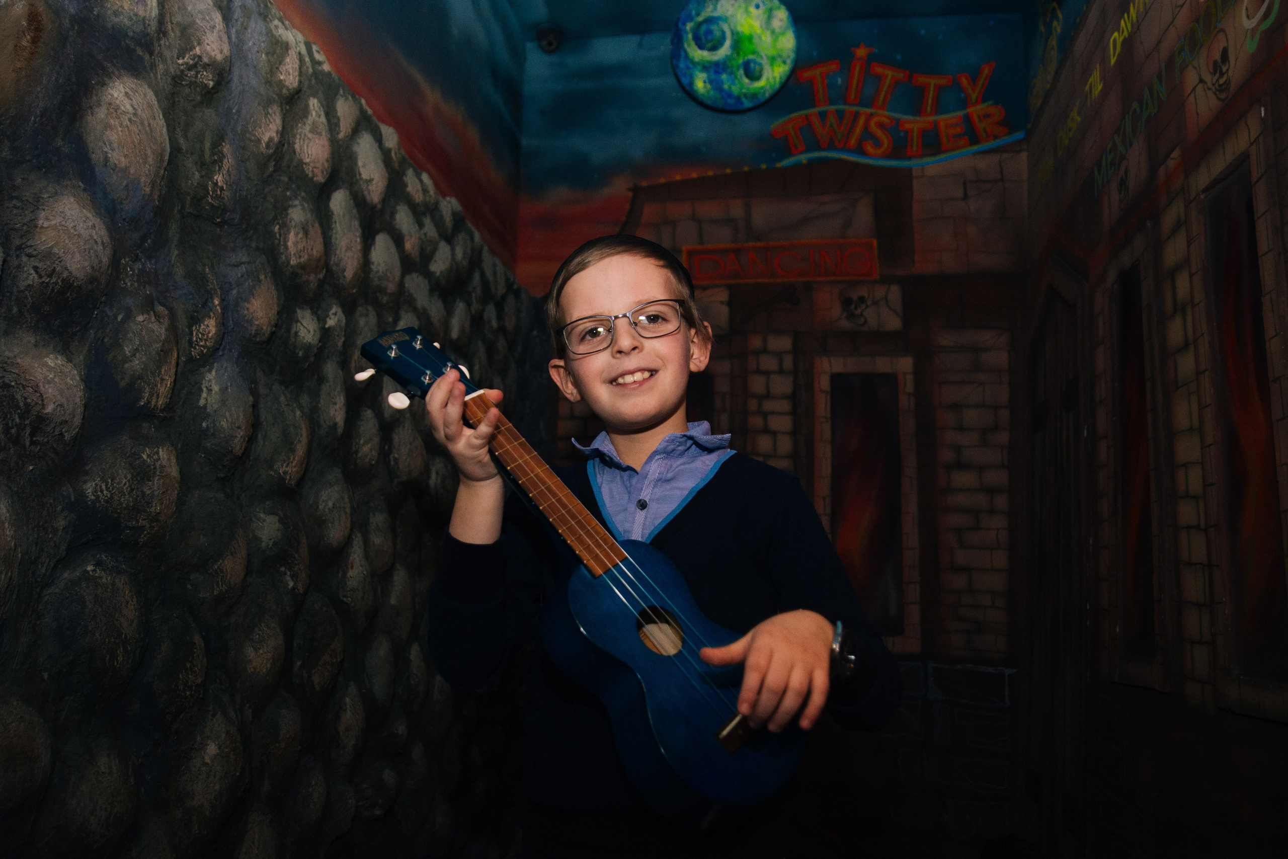 Квесты и праздники в Нелогике. Фотограф в Москве. Индивидуальные и парные съёмки, мероприятия, промо-съёмки для артистов