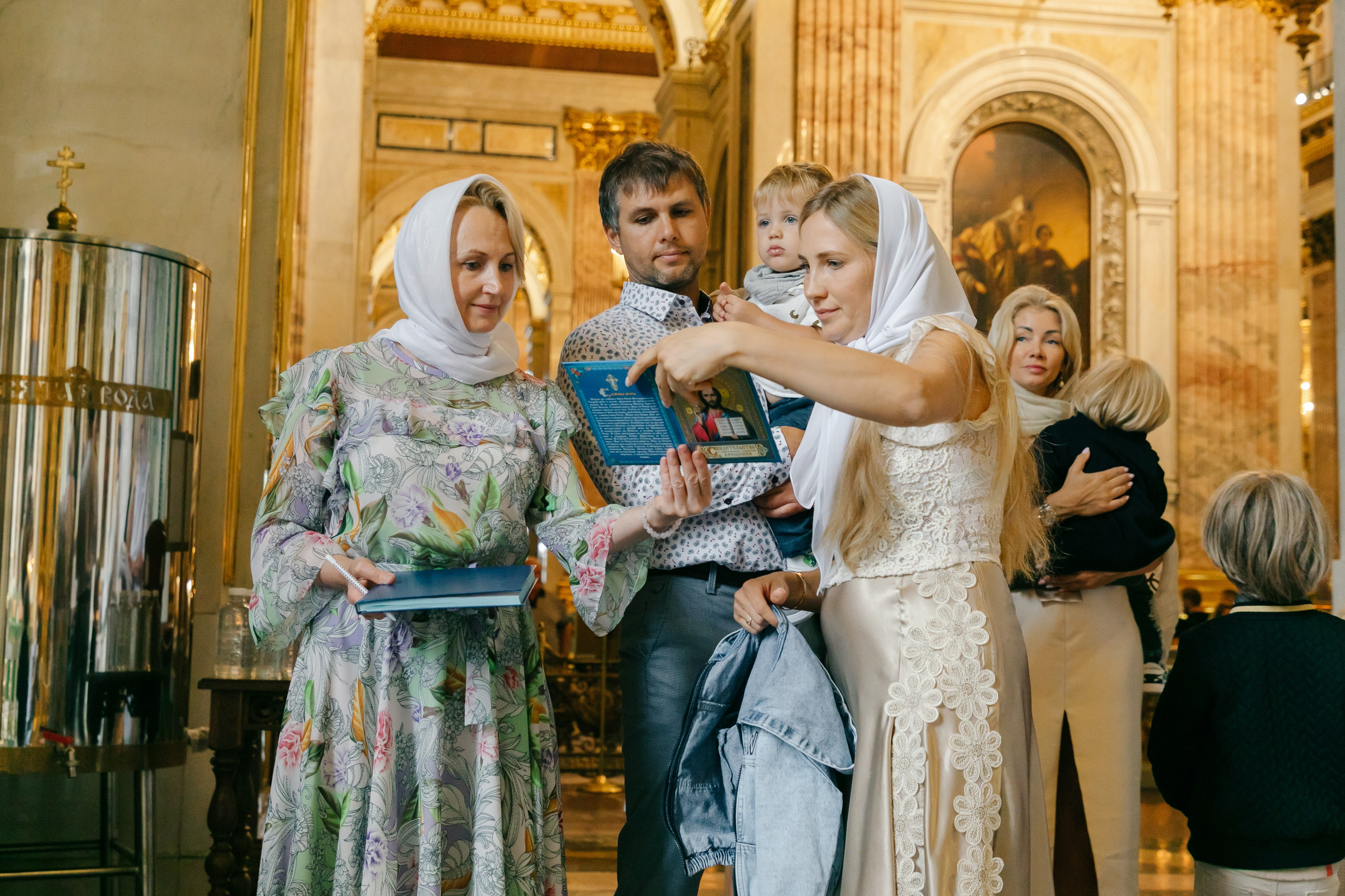 Крещение ребенка в Исаакиевском соборе СПб, крещение в церкви цена, крещение ребенка цена в спб невский район, можно крестить в исаакий, крещение в исаакиевском соборе санкт-петербурга 2023, как и где покрестить ребенка в спб, как записаться на крестины ребенка в исаакиевском соборе, фотограф на