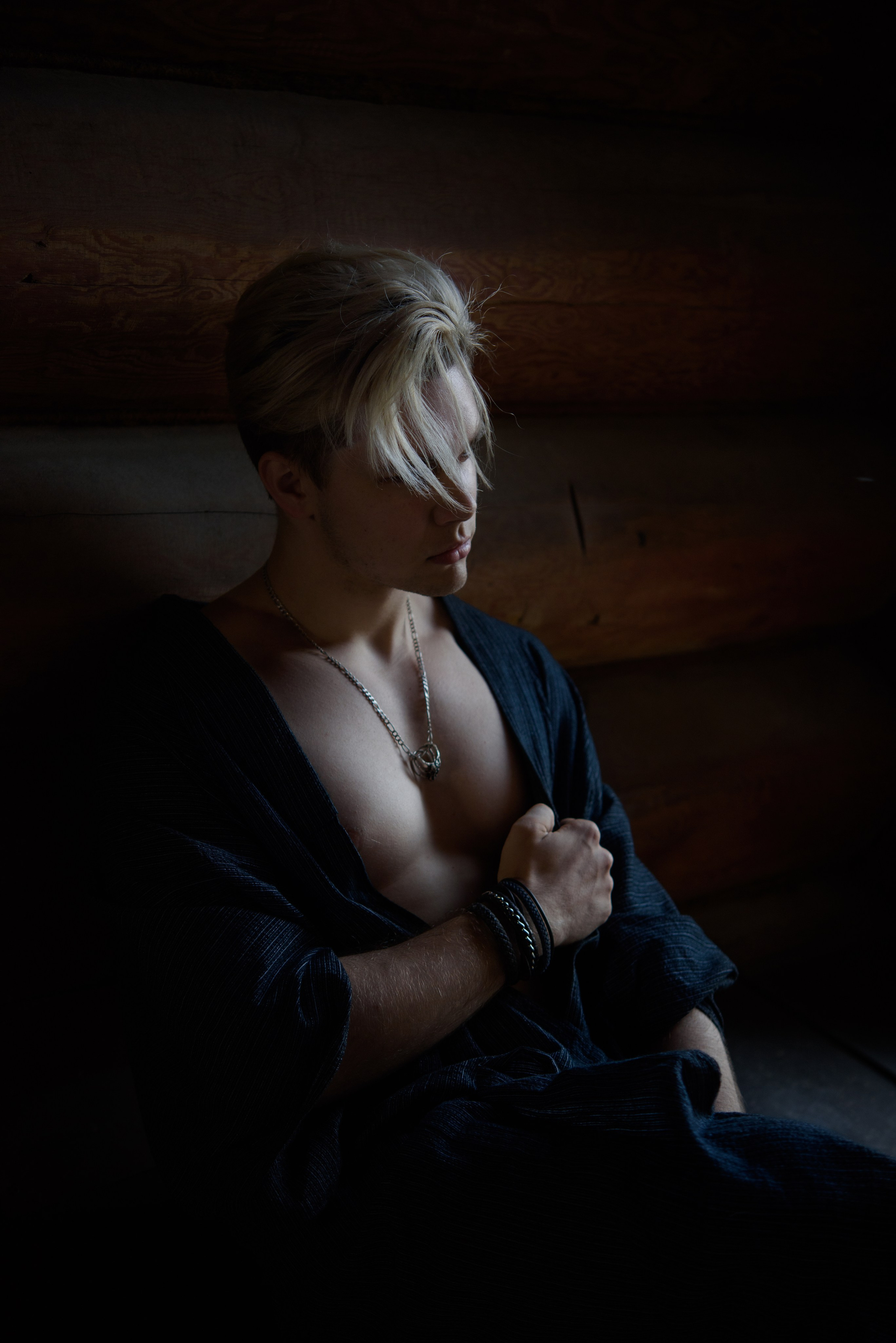 Фотосессия подростка в темном ключе. Главная