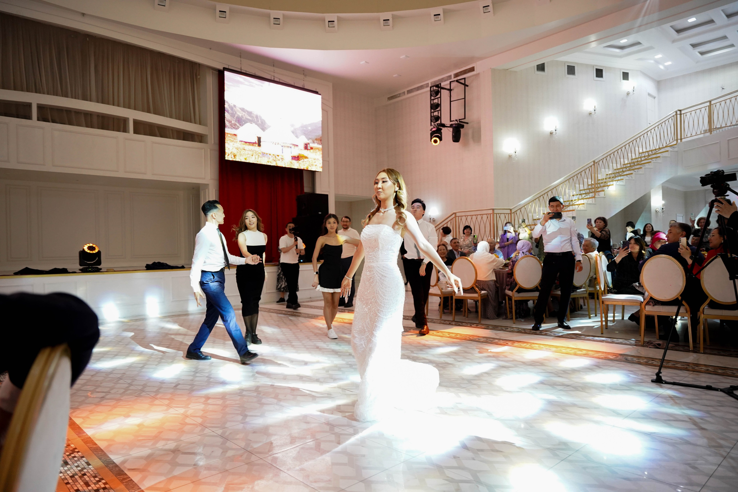 Dana uzatu. Фотограф Ернар Ержанов