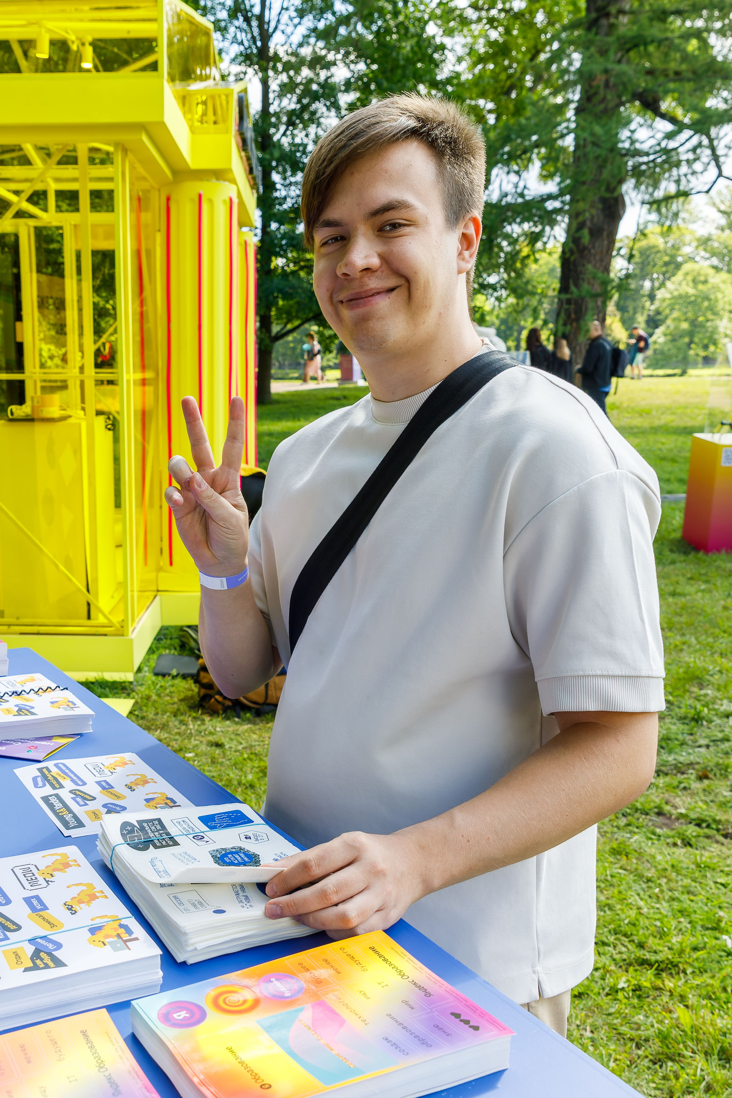 Фоторепортаж: стенд Яндекс Образования на ITMO Family Day 2024. Репортажный фотограф Москва Сергей Мирошников