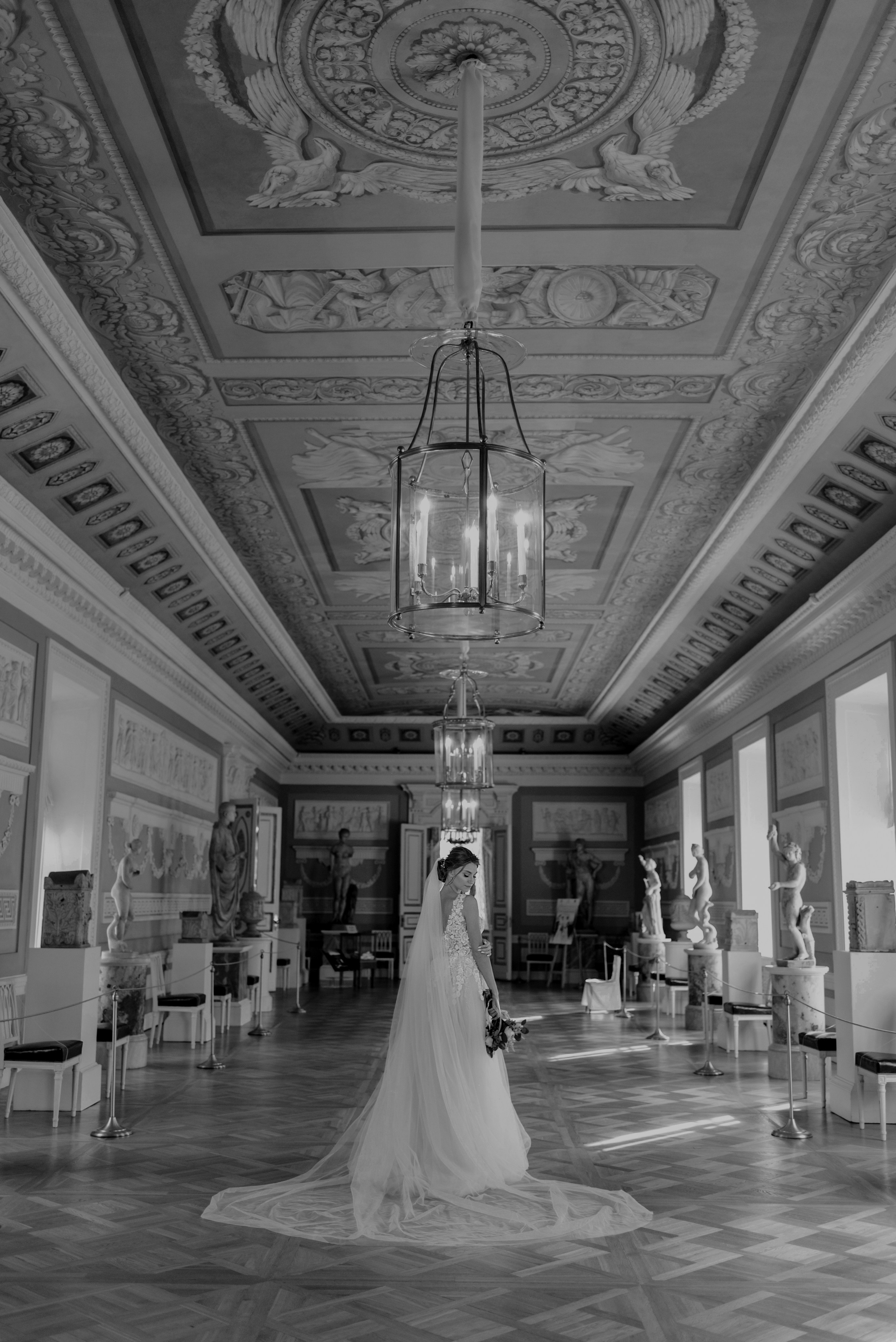 Свадебная фотосессия в Павловском Дворце. Свадебный фотограф в Санкт-Петербурге Венера Ахметова