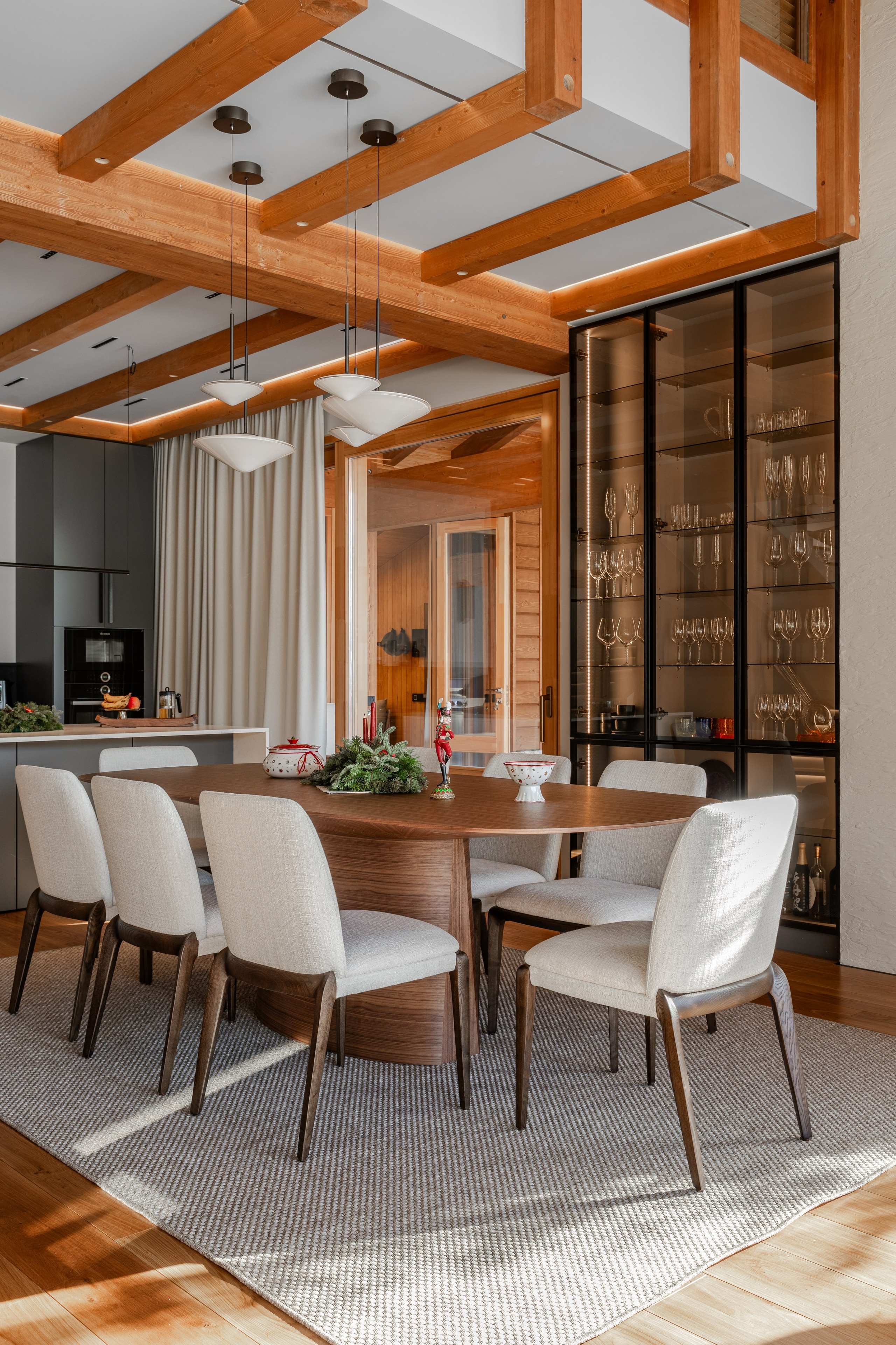 Интерьерная фотосъёмка загородного дома площадью 300 кв м в п. Эстосадок. Интерьерный фотограф Москва