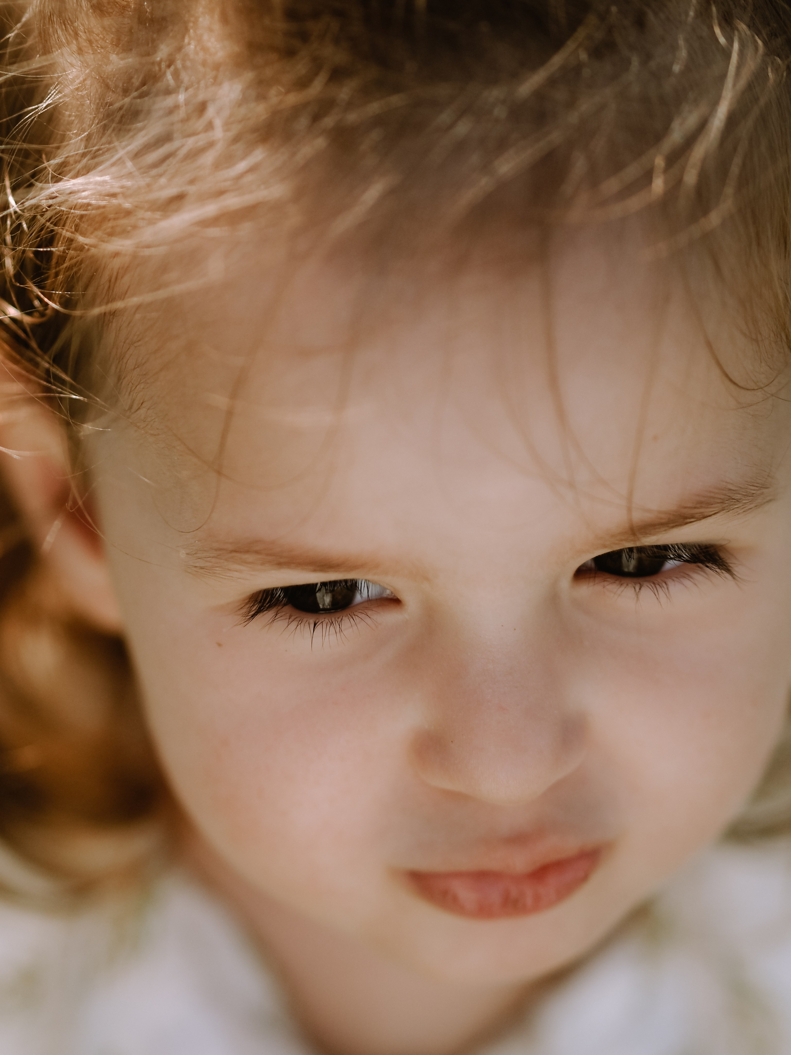 Гоняться по полю на тачке с мамой и папой. Обижаться. Смеяться. Фотограф Рязань. Семейный Свадебный фотограф