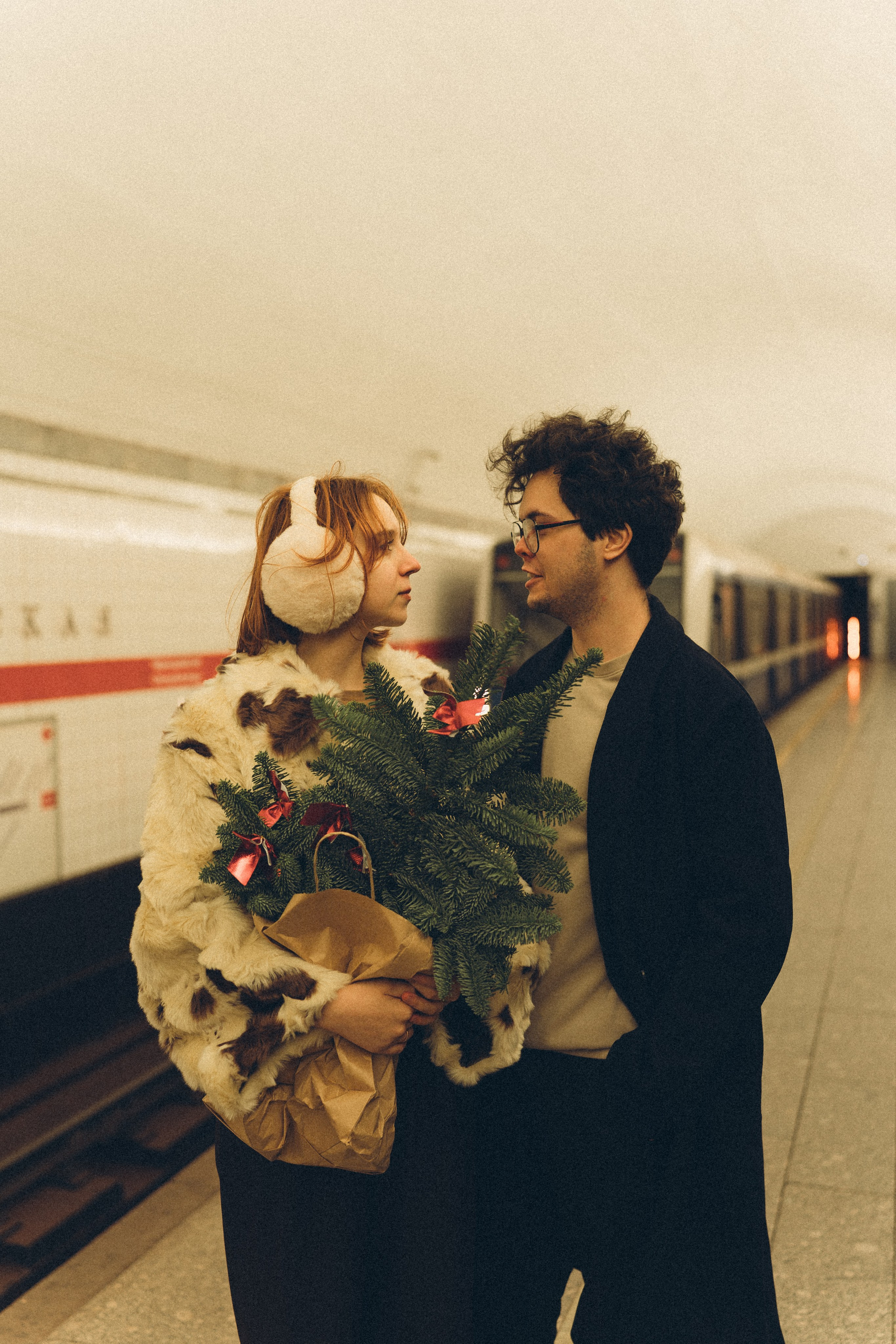 НОВОГОДНЯЯ ФОТОСЕСИИЯ ПАРЫ В МЕТРО ЛЮБОВЬ. Профессиональный фотограф, Санкт-Петербург — Виктория Богомолова