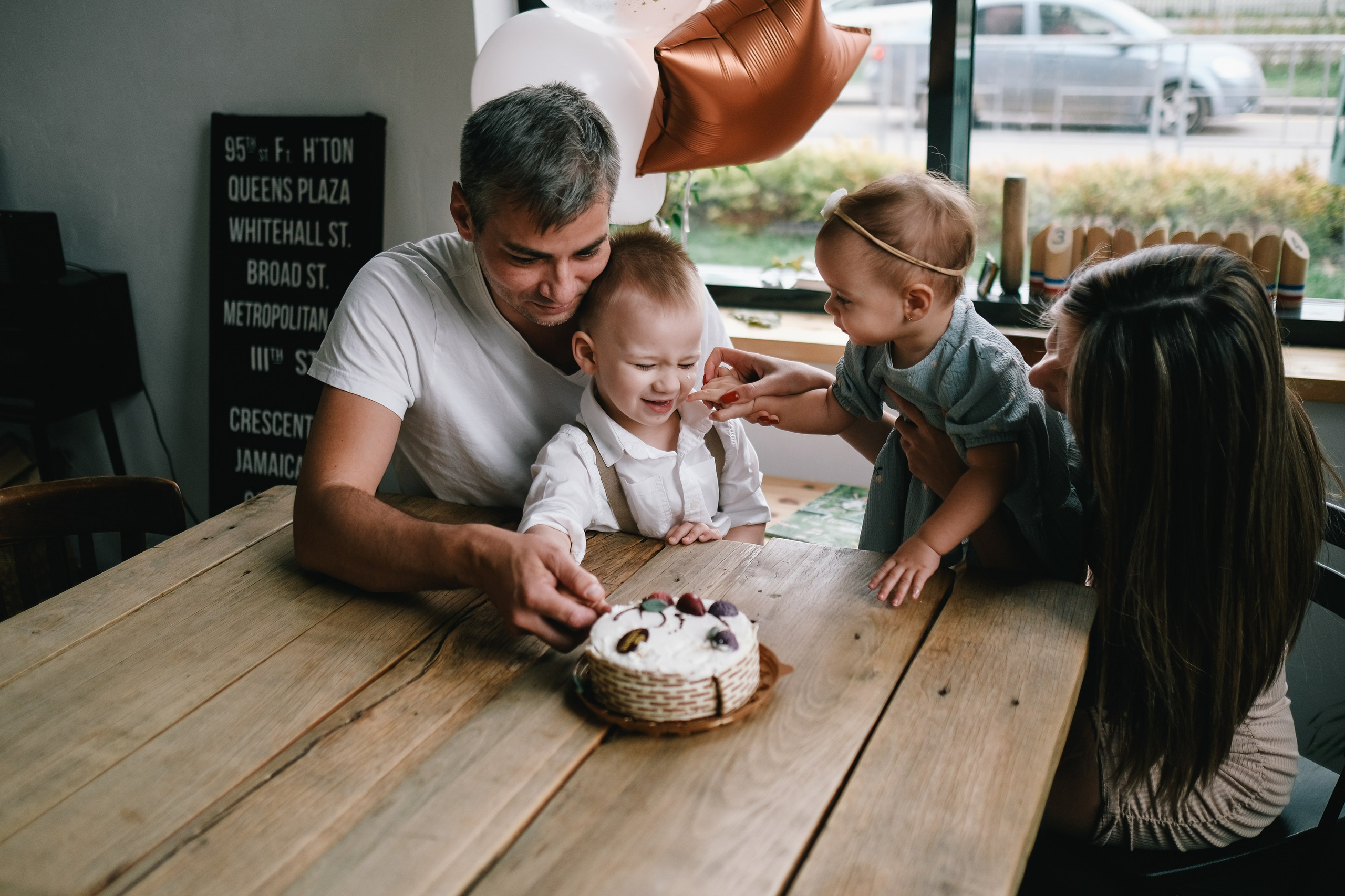 Небольшая фотосессия в студии на 1 годик. Фотограф Михаил Ерохин | Москва