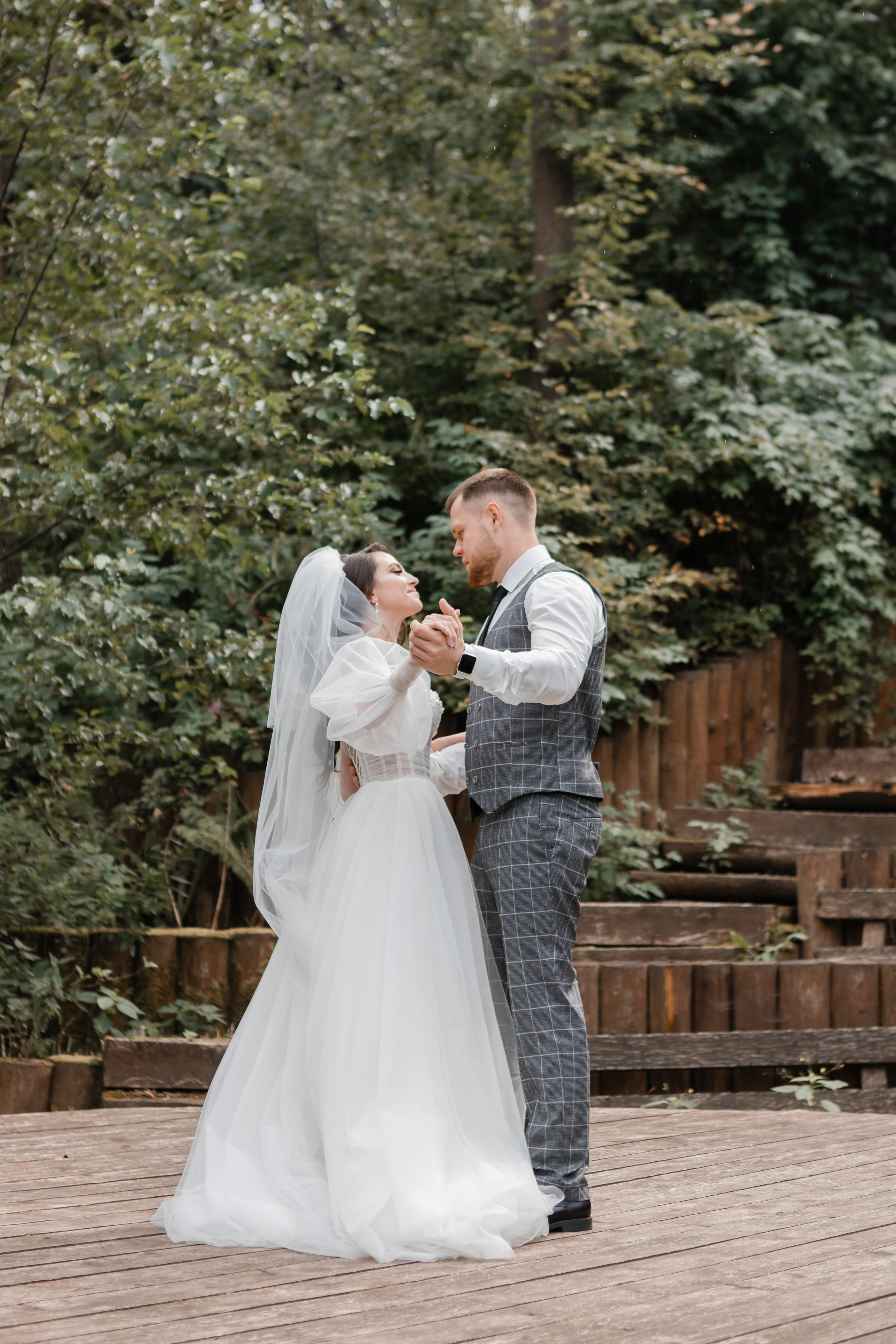 Свадебная фотосессия Сергея и Татьяны. Наша свадебная сказка. Видеосъемка и фотосъемка свадеб. Фотограф и оператор на свадьбу. Видеосъемка подкастов, собственная видео-фотостудии. Предметная фотосъемка