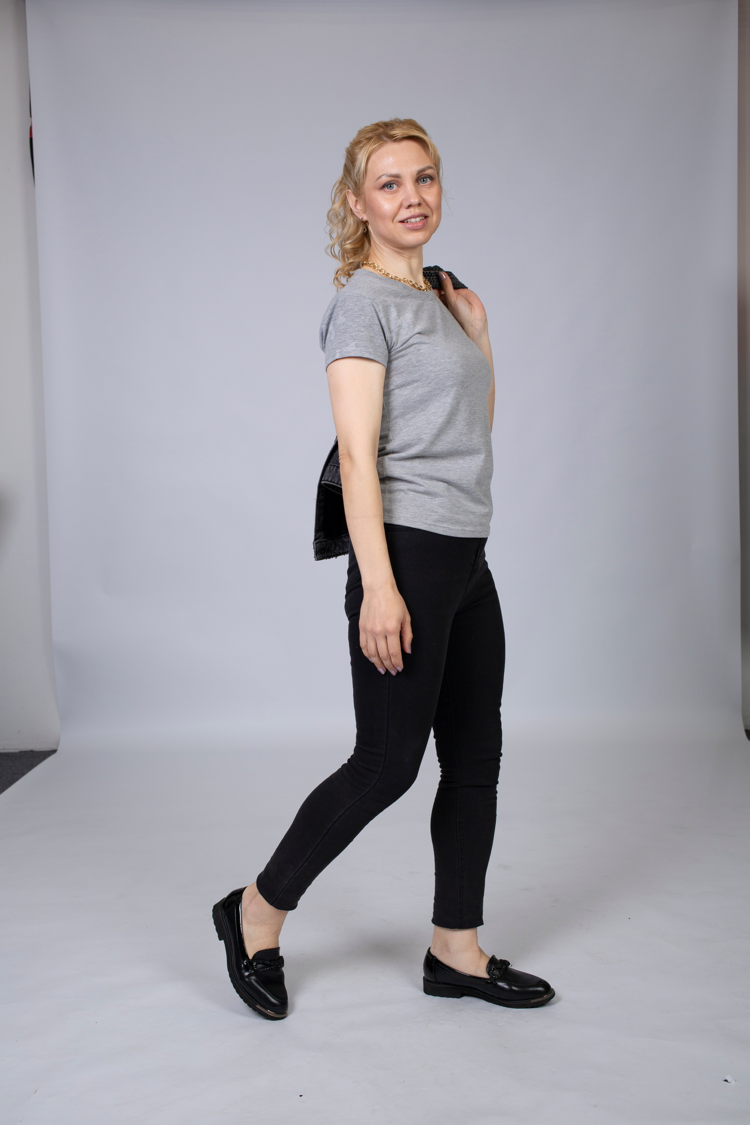 Модели для съемки одежды на маркетплейсы Оzon, Wildberries, Мегамаркет. Фотограф Екатеринбург. Портретный fashion свадебный предметный фотограф для маркетплейсов (Озон Wildberries Мегамаркет) Андрей Наговицин