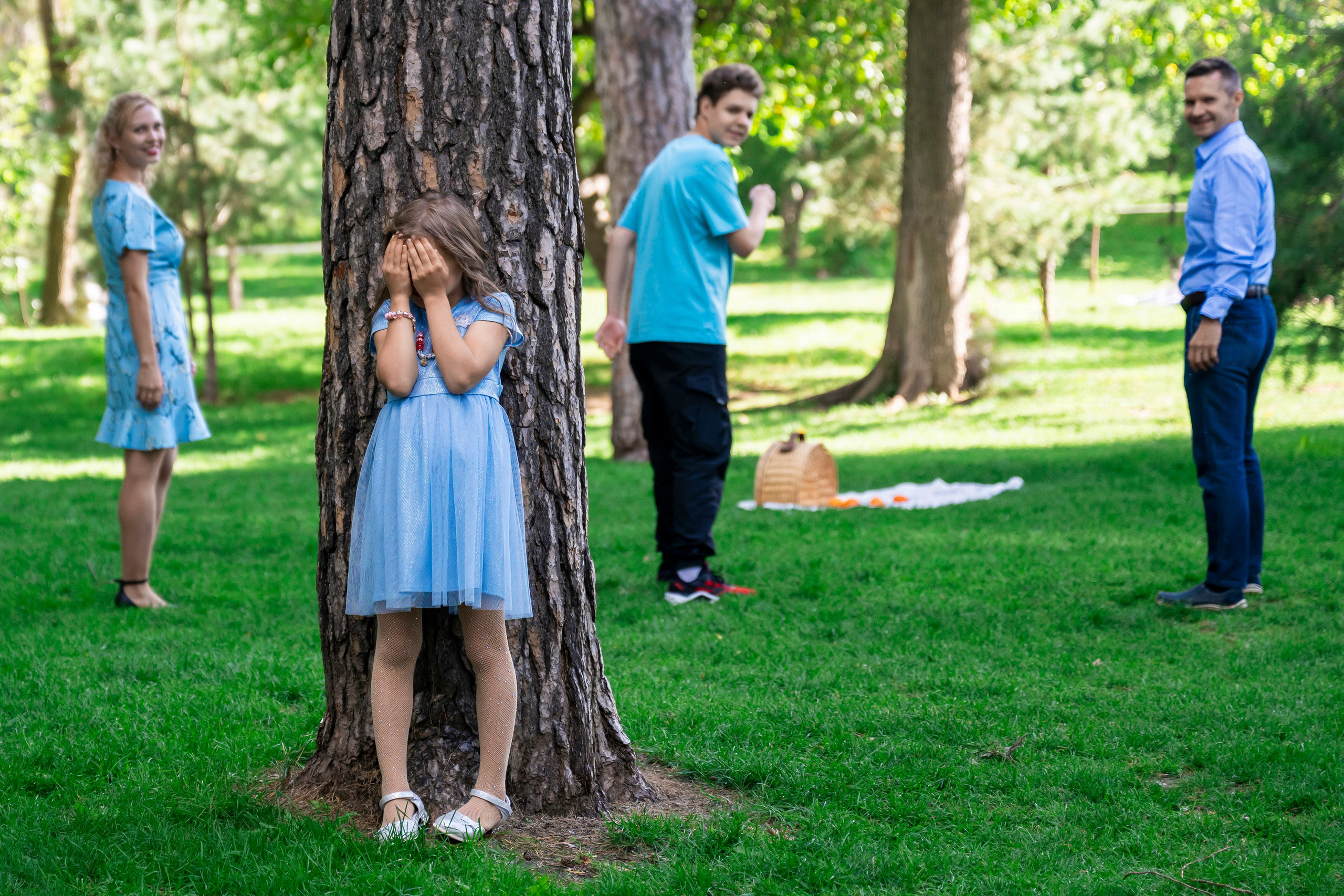 Съёмка всей семьёй. Семейная фотосессия. Фотосессия для большой семьи. Семейный портрет. Семейная фотосессия в студии. Семейная фотосессия на природе. Съёмка на природе