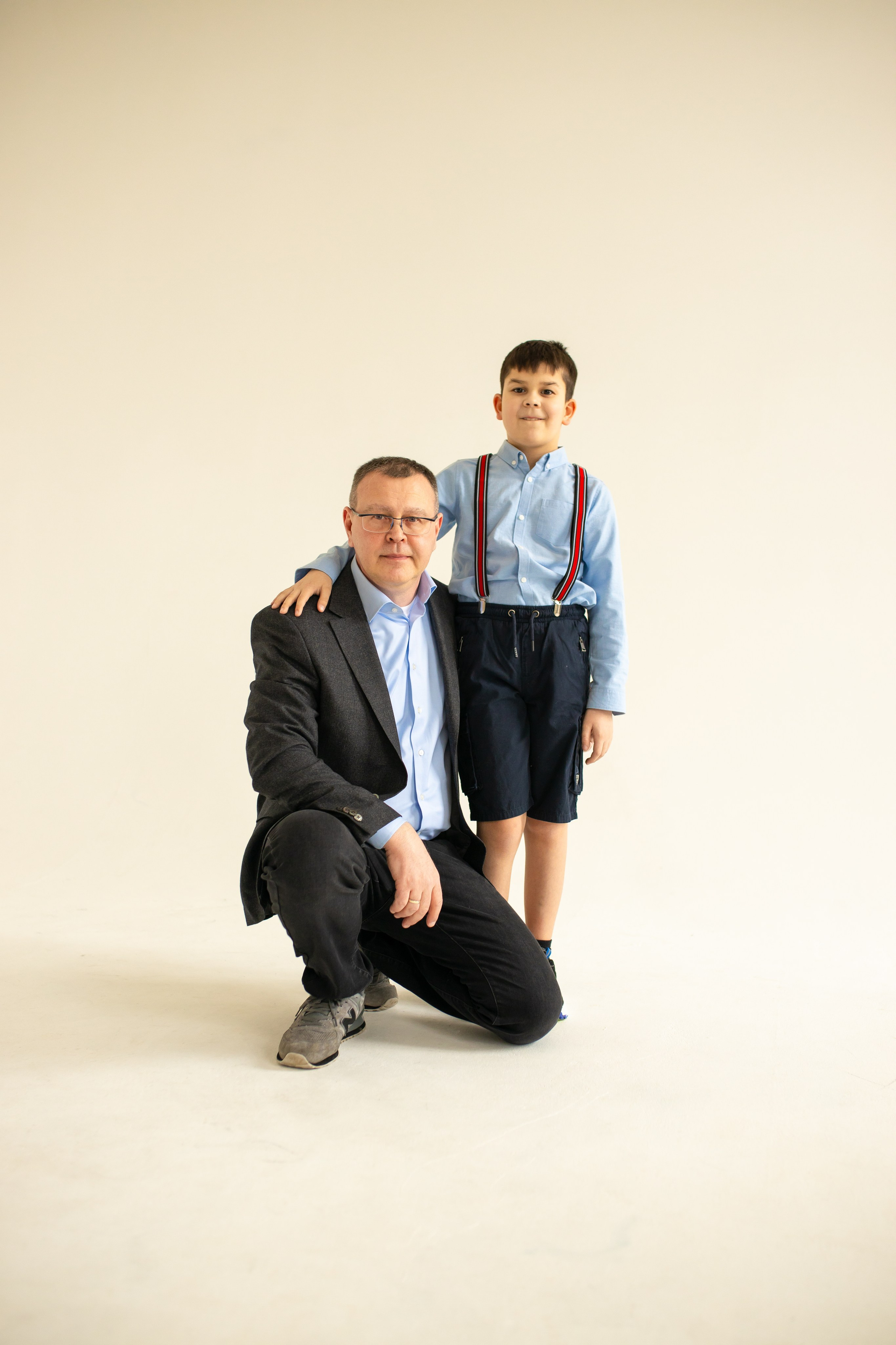 Семейная фотосессия на циклораме с естественным светом. Фотограф в Железнодорожном и Балашихе