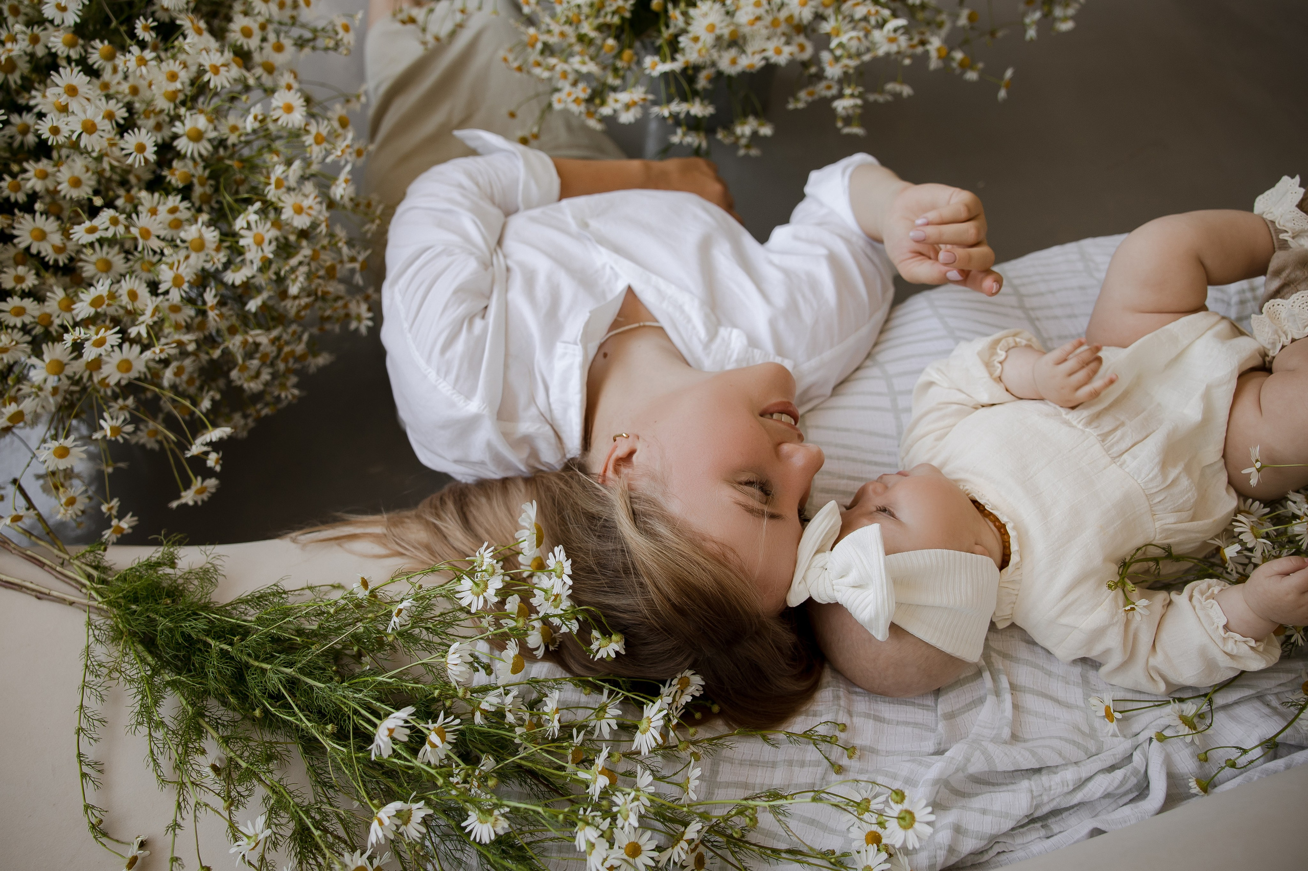 Фотосессия с ромашками мамы и дочки в Тольятти. Свадебный и семейный фотограф в Самаре и Тольятти | Елена Топанцева