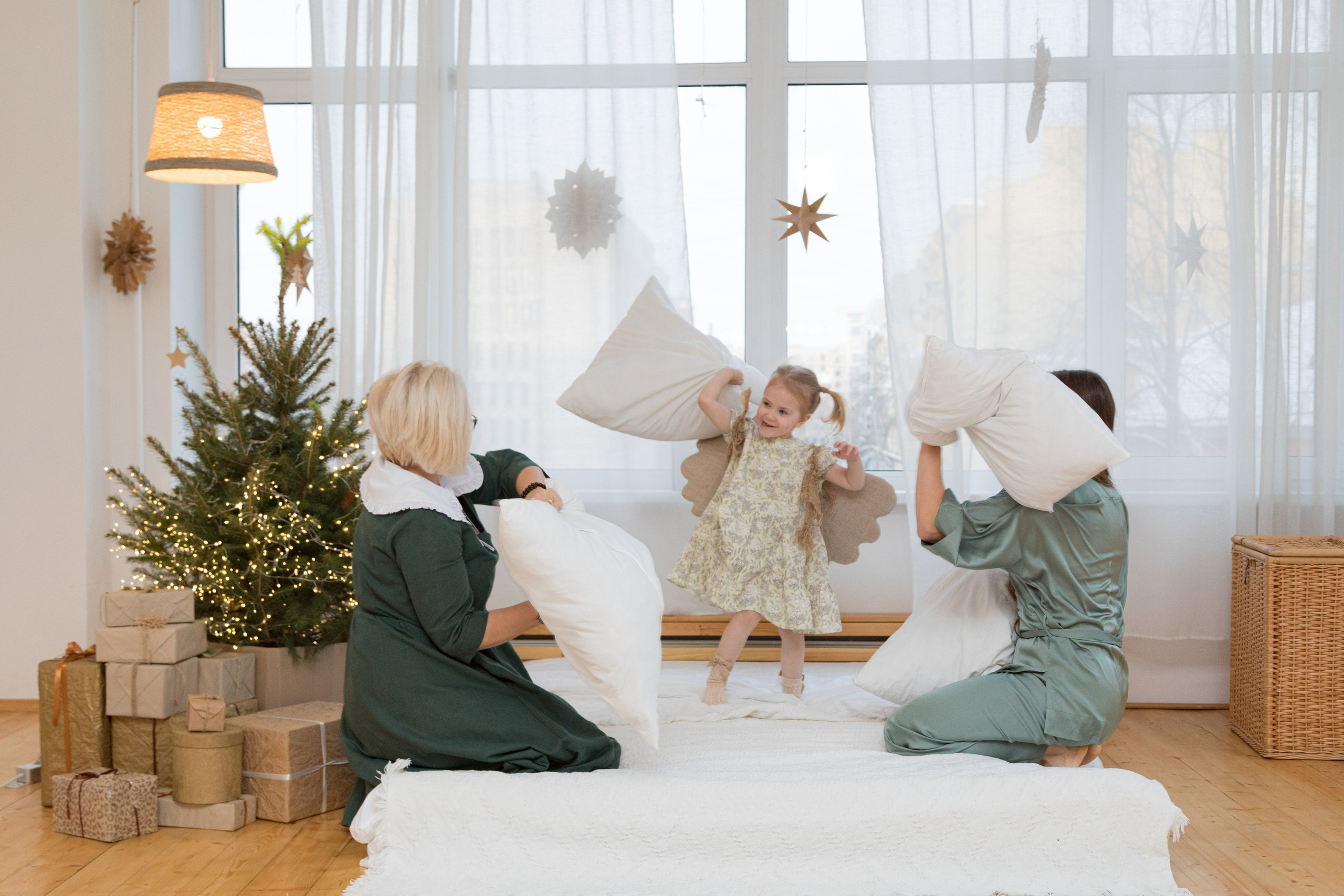 Семейная новогодняя студийная фотосессия. Детский и контент фотограф Надя Волкова Санкт-Петербург
