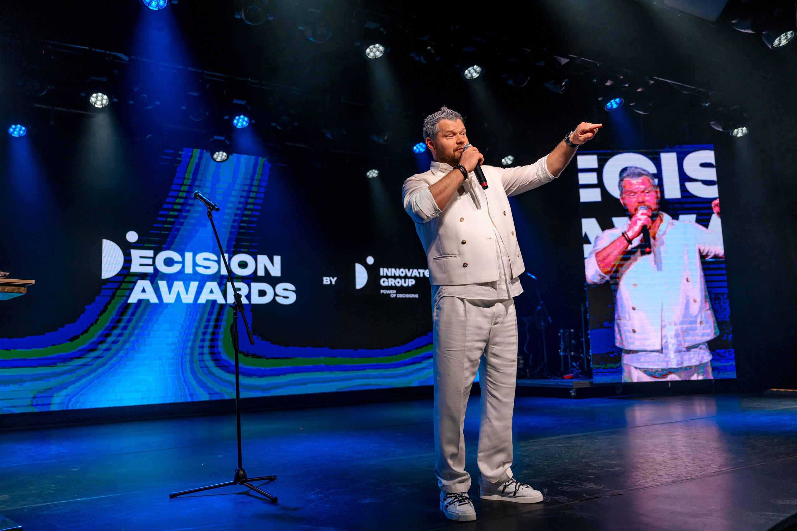 INNOVATE GROUP. Максим Комаров — Профессиональный фотограф