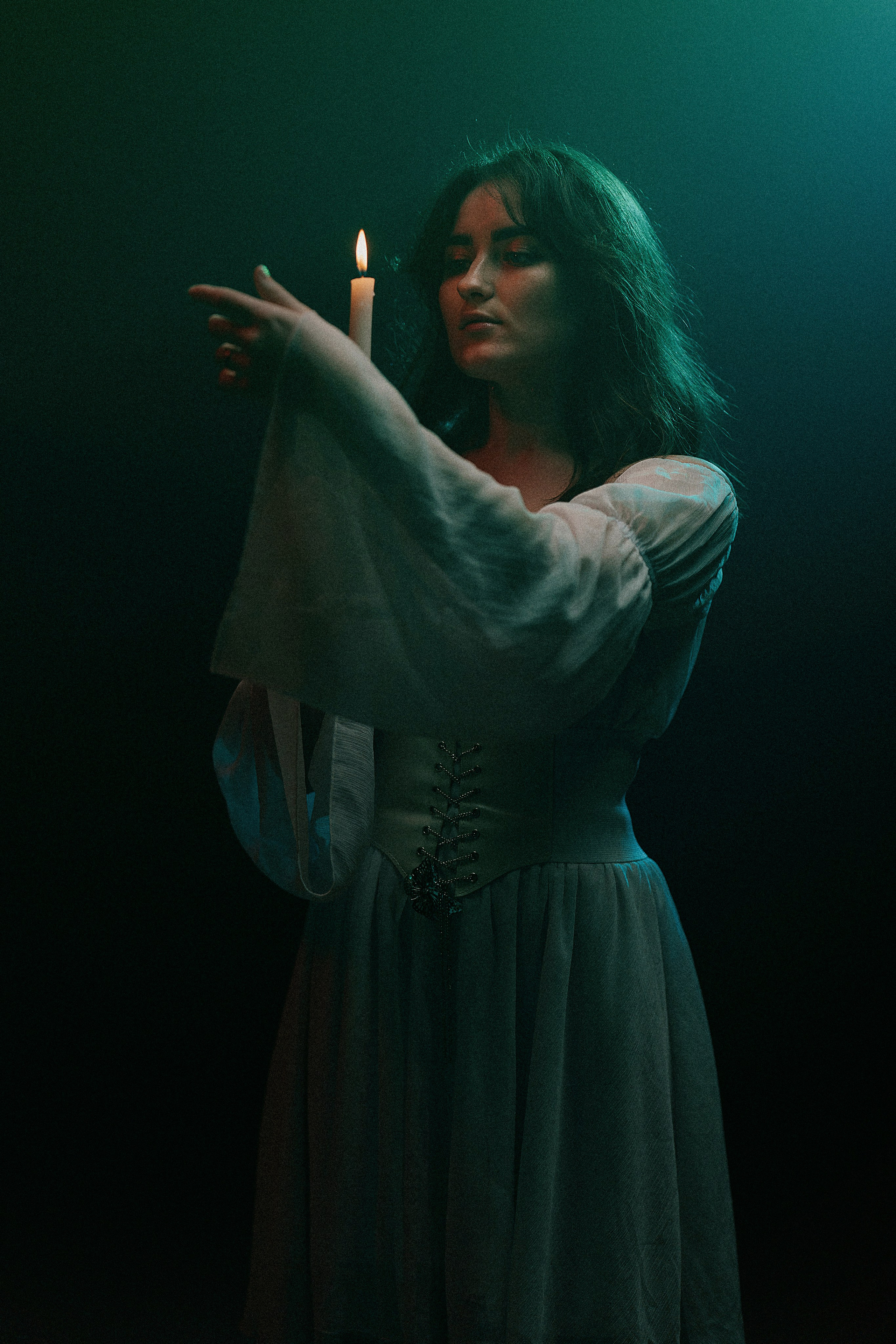 Студийная съемка с цветным светом. Главная