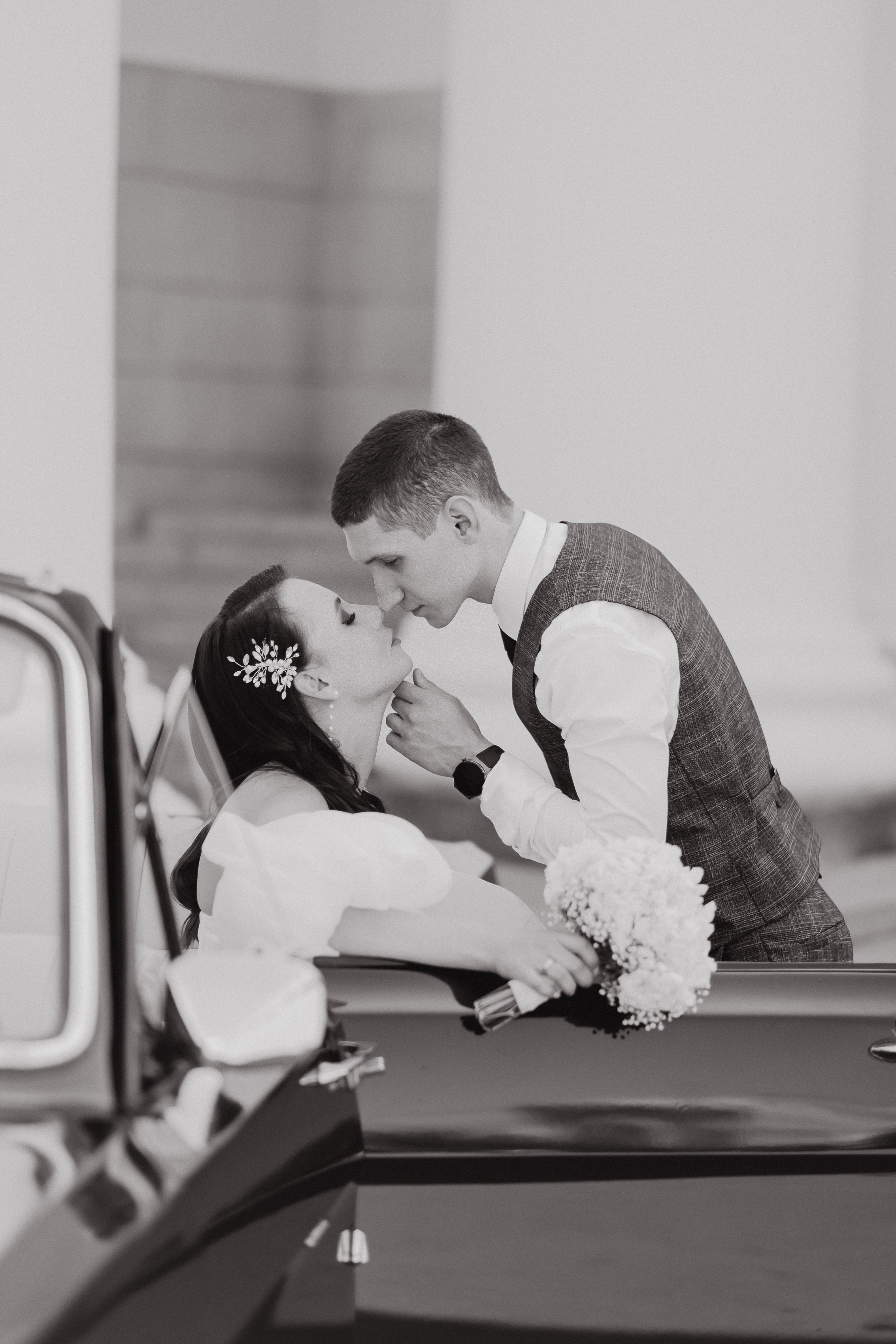 Свадебная съемка с машиной Волгоград. Свадебный и семейный фотограф в Волгограде Кристина Иванова