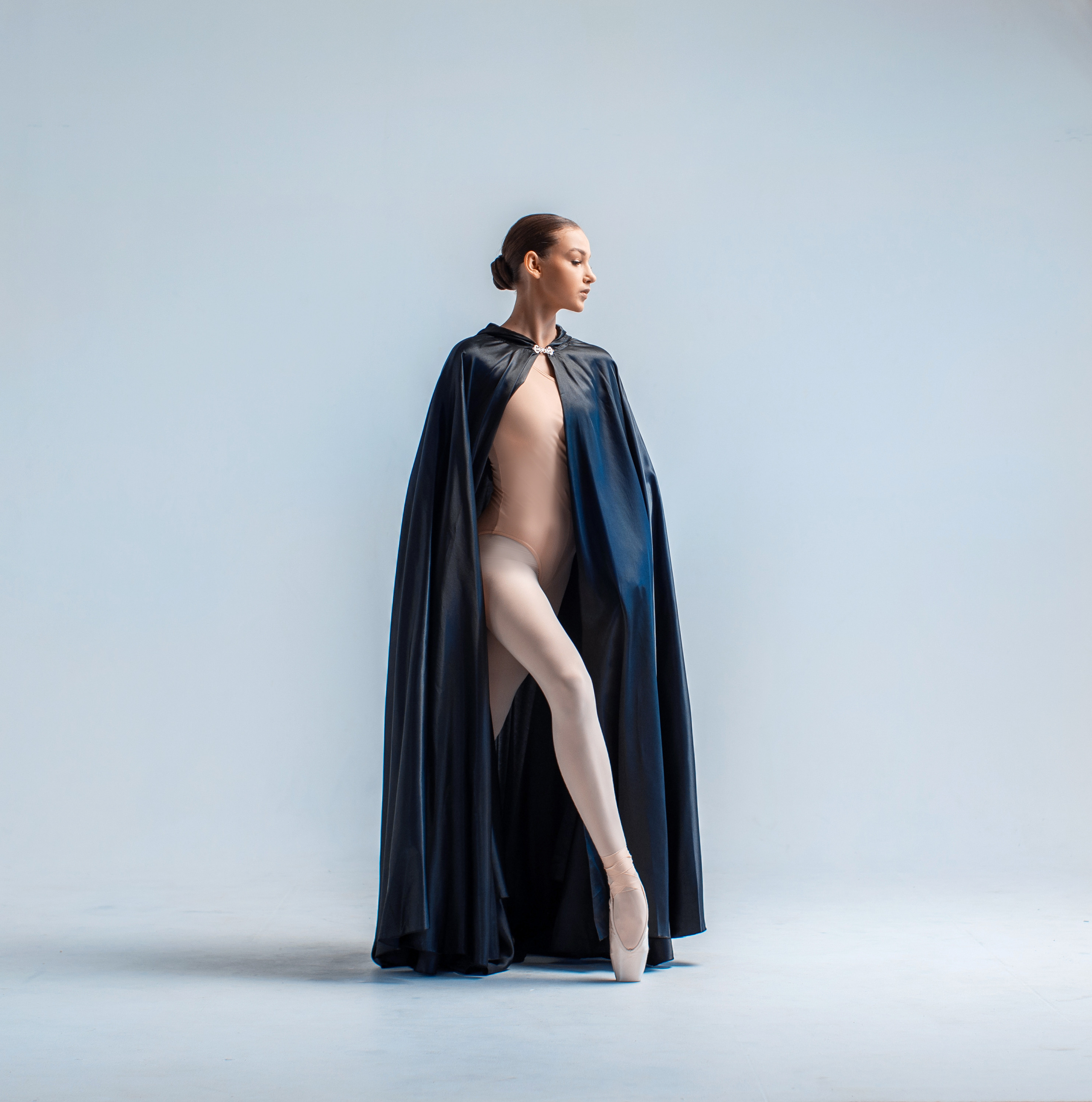 Чёрный плащ с капюшоном напрокат бесплатно. Балетный фотограф Алина Ханько — Душа Балета