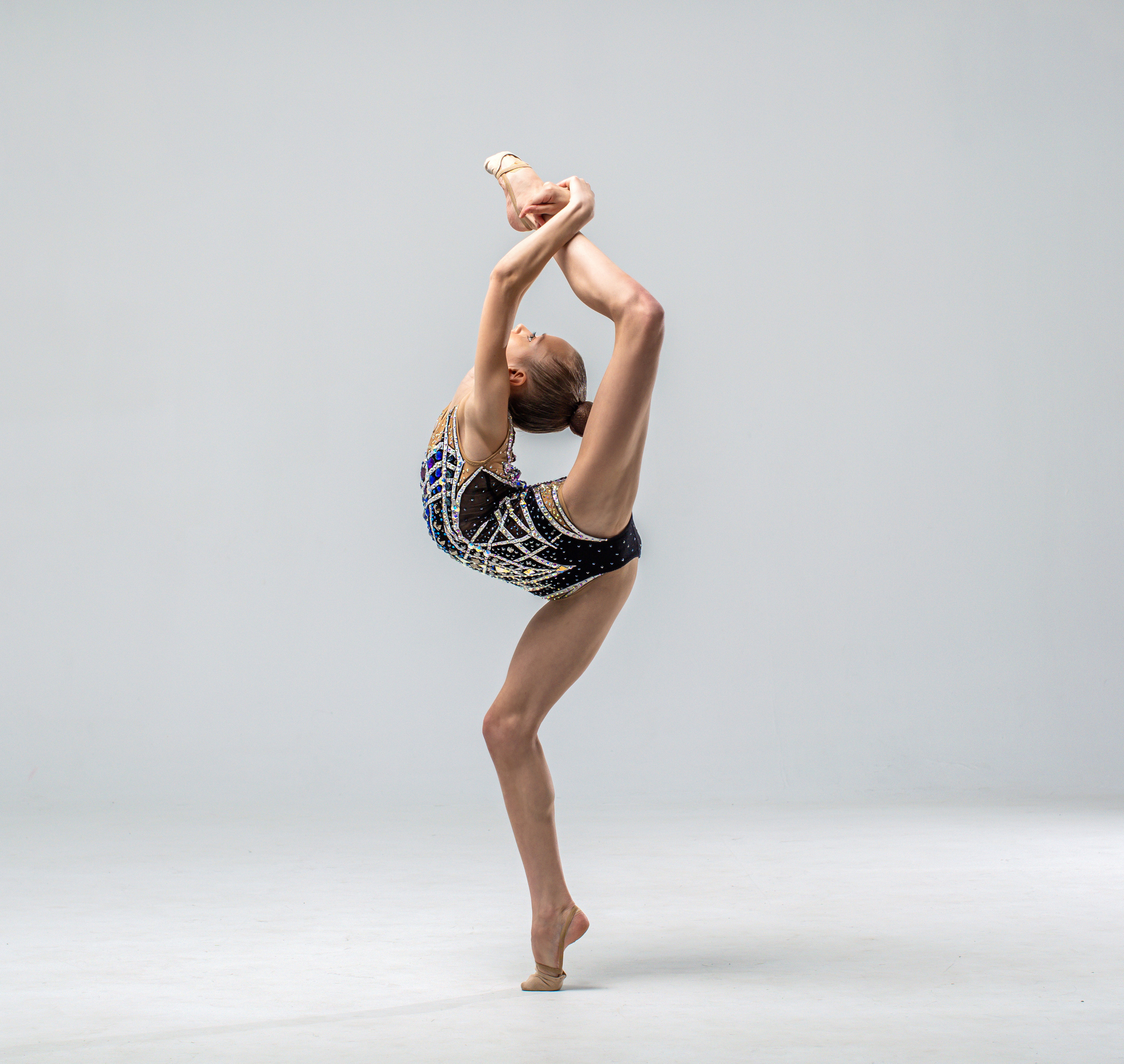 Фотосъёмка гимнасток на белой циклораме. Балетный фотограф Алина Ханько — Душа Балета