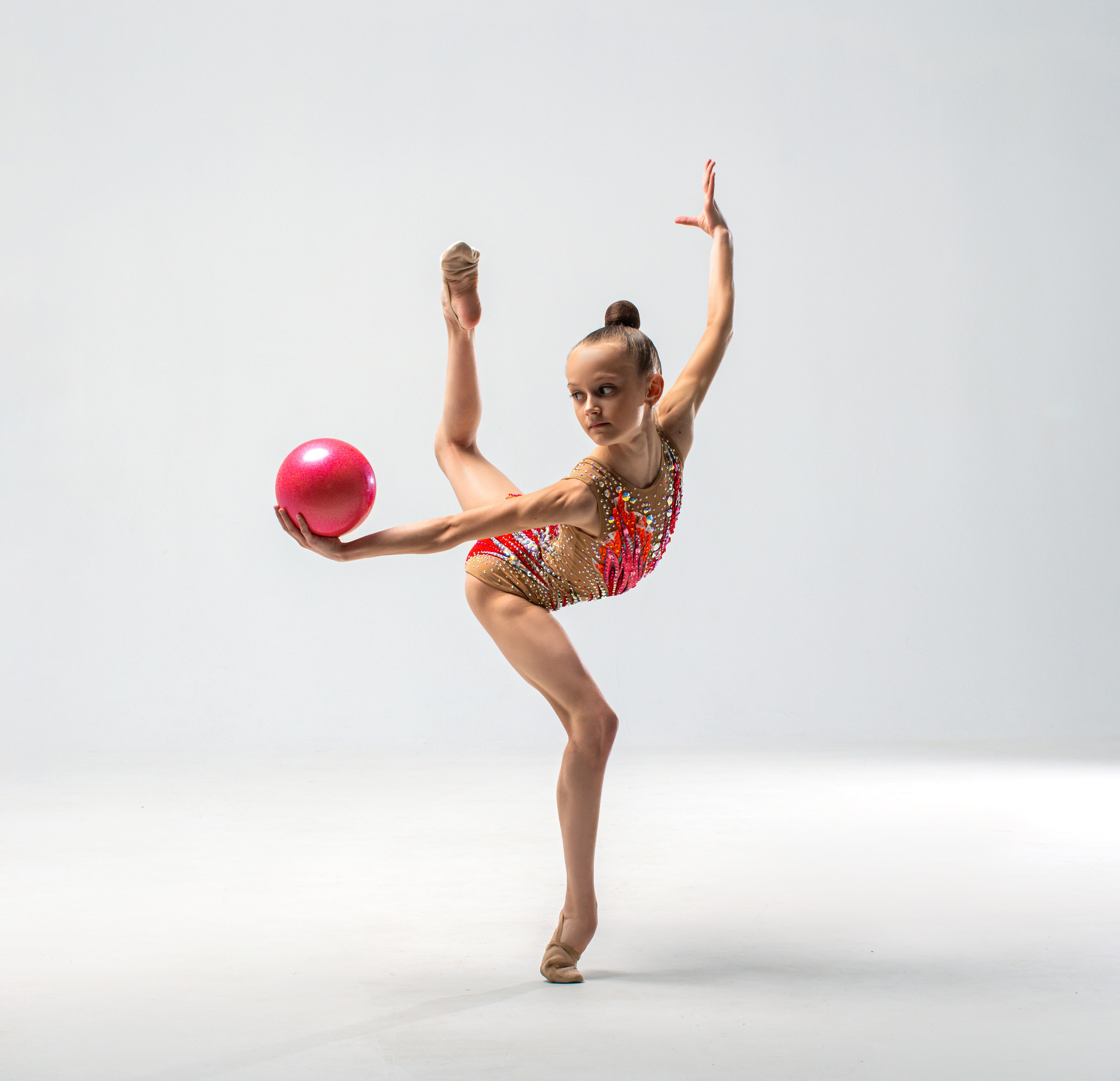 Фотосъёмка гимнасток на белой циклораме. Балетный фотограф Алина Ханько — Душа Балета
